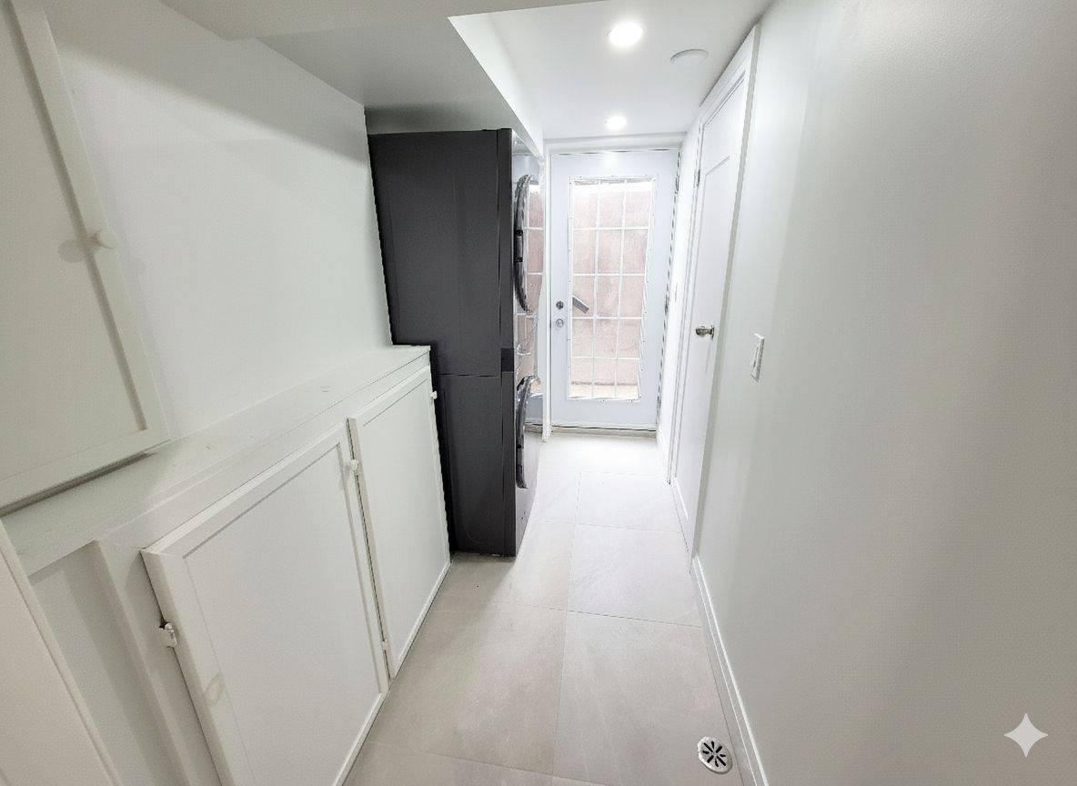 Newmarket, ON L3Y 6V1,588 Brooks Howard CT #Basement