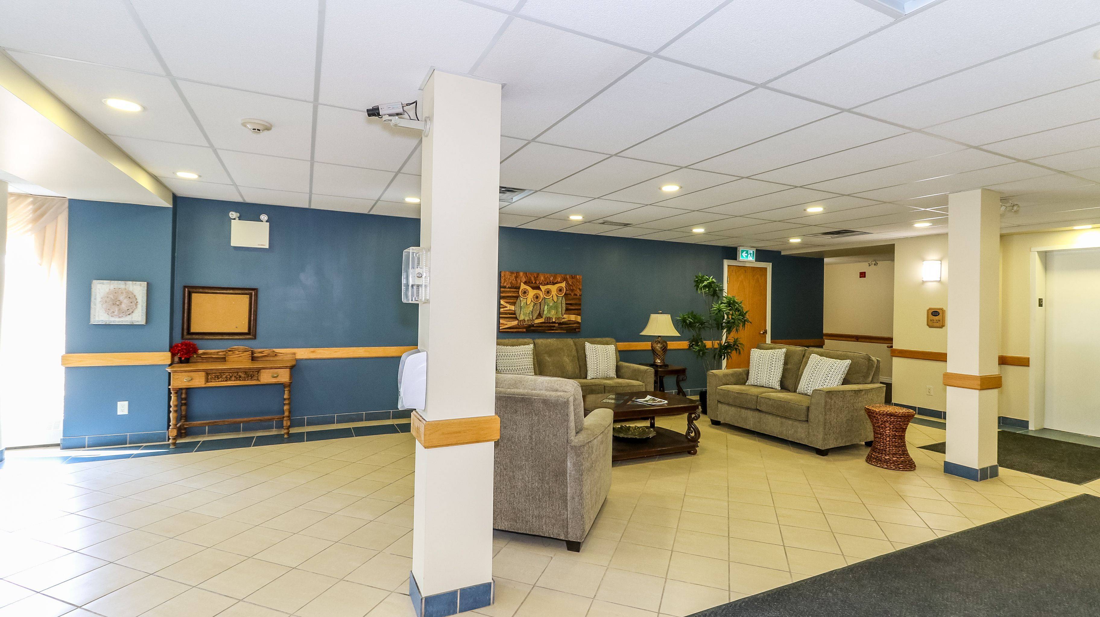 Barrie, ON L4N 0M3,90 DEAN AVE #106