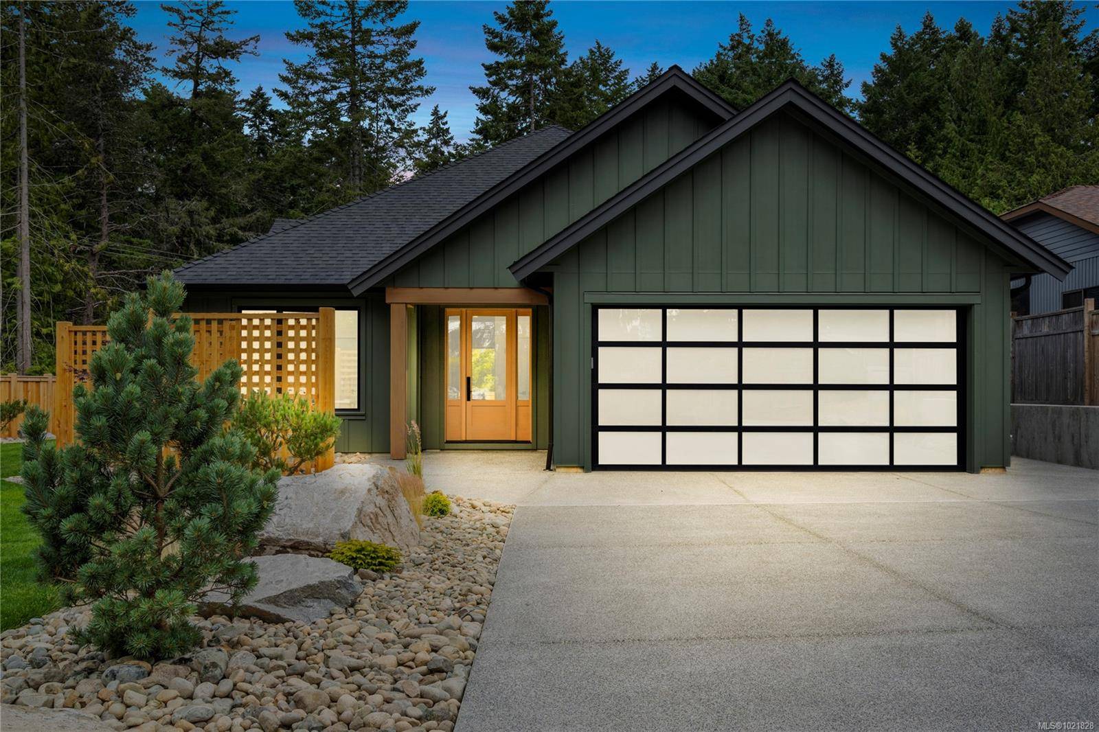 Qualicum Beach, BC V9K 1A9,504 Juniper Dr