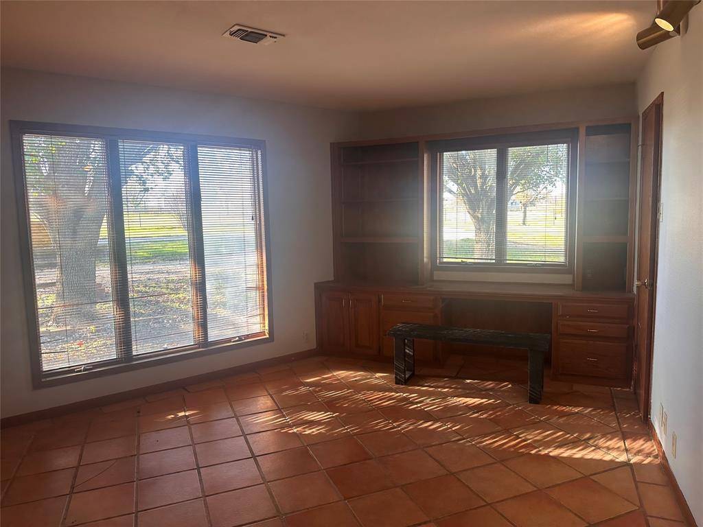 Gainesville, TX 76240,594 COUNTRY ROAD 131