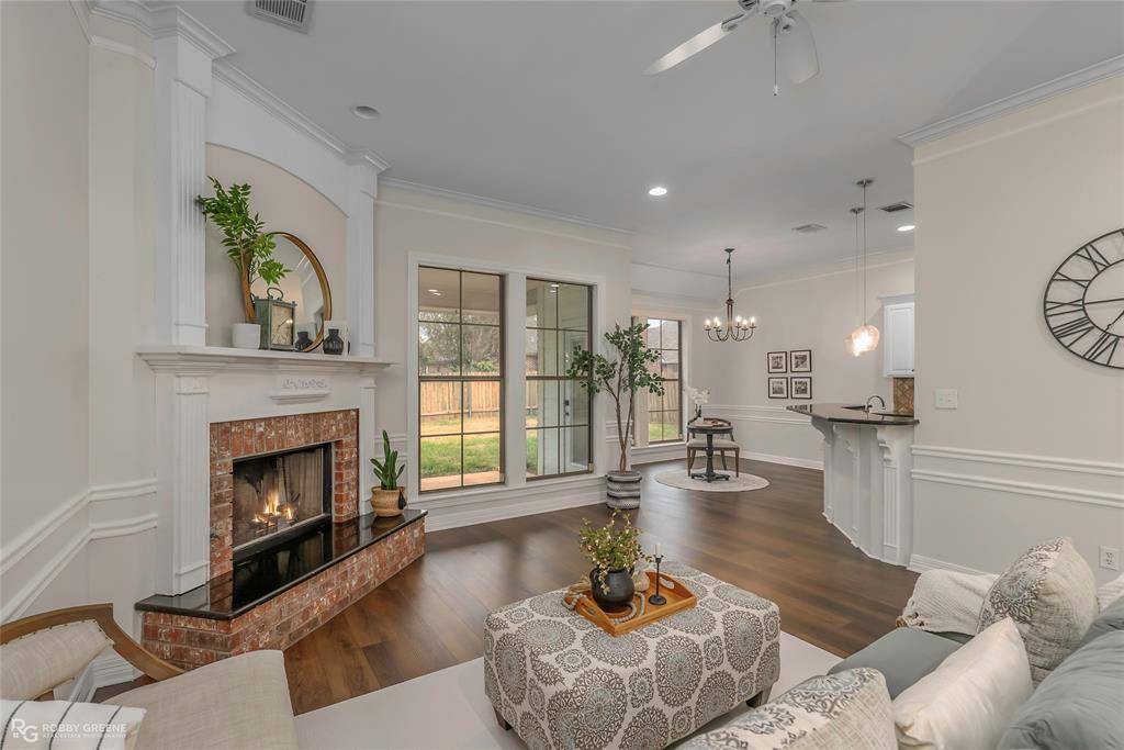 Bossier City, LA 71111,842 Entrada Street