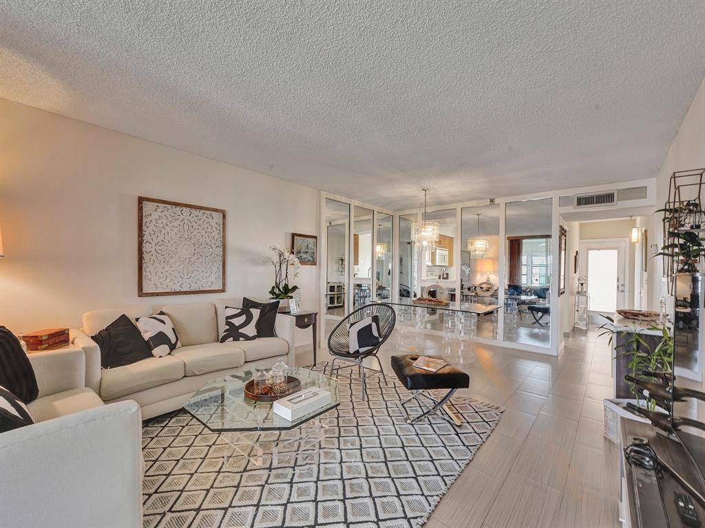 Delray Beach, FL 33446,14527 Bonaire Blvd #701