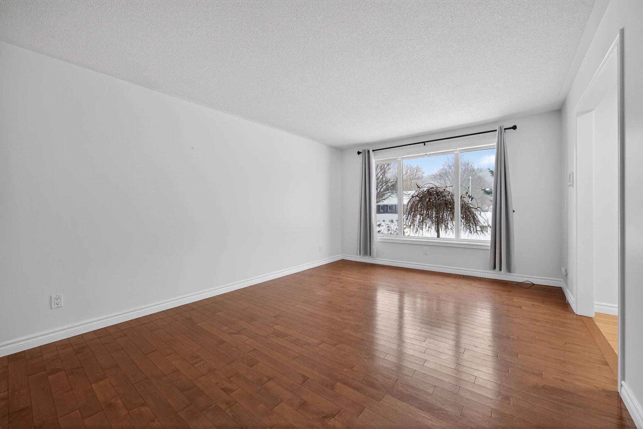 Springwater, ON L9X 0G9,36 Nicholson CRES