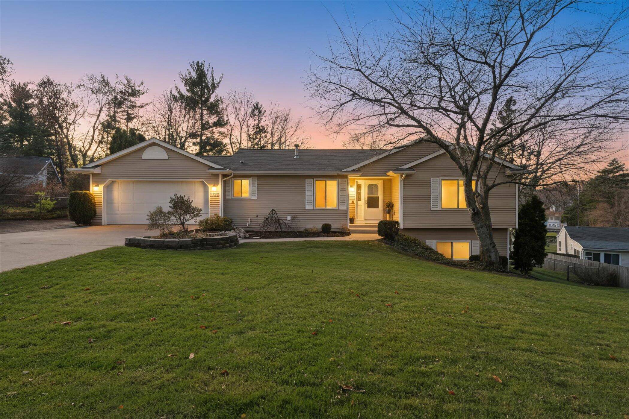 Grand Rapids, MI 49546,3039 Jeanlin DR SE