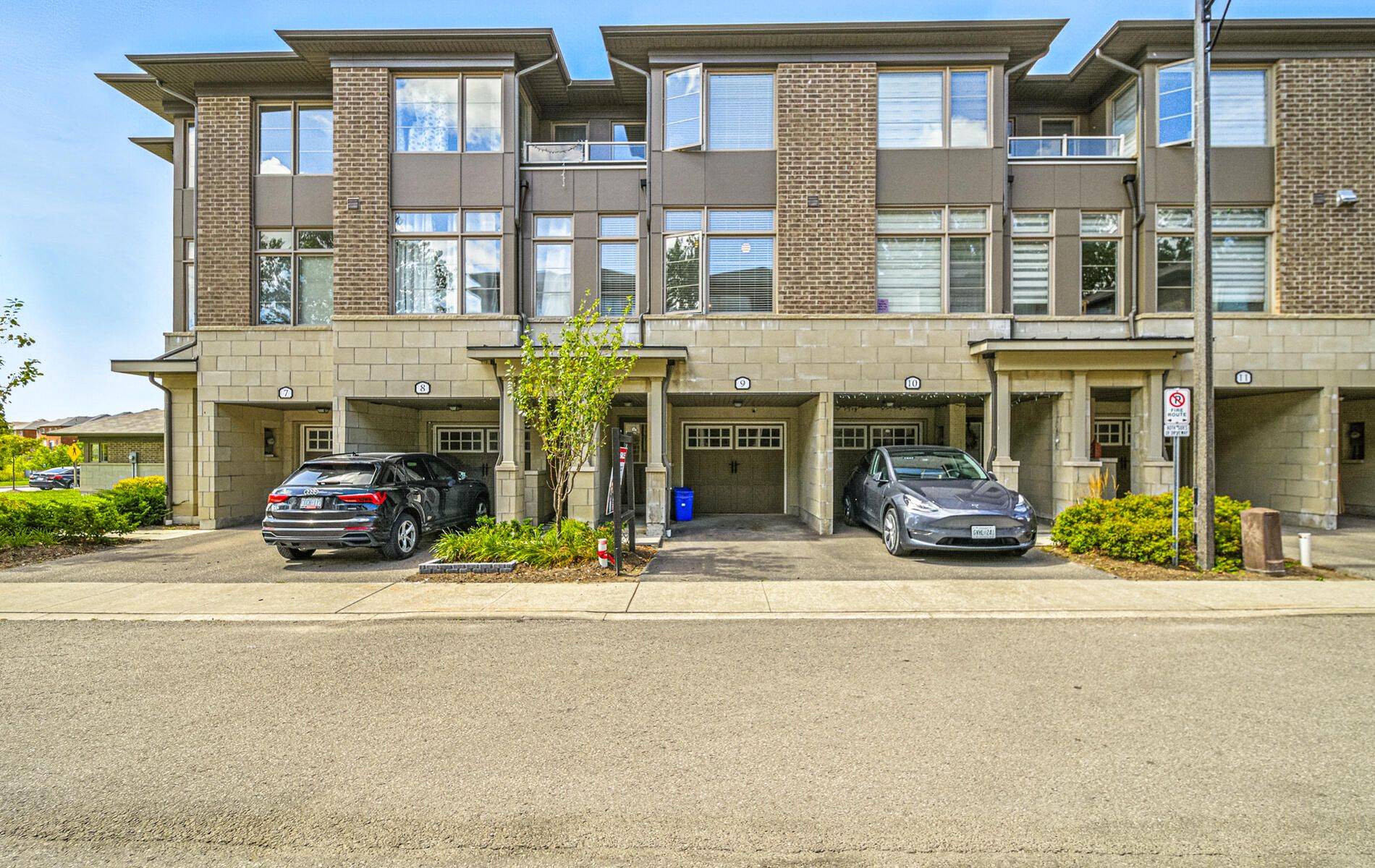 Oshawa, ON L1L 0M5,384 Arctic Red DR #9