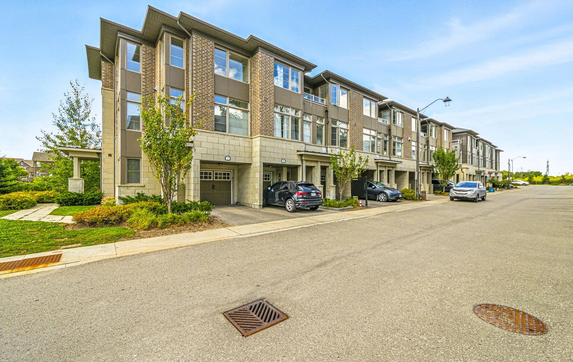 Oshawa, ON L1L 0M5,384 Arctic Red DR #9