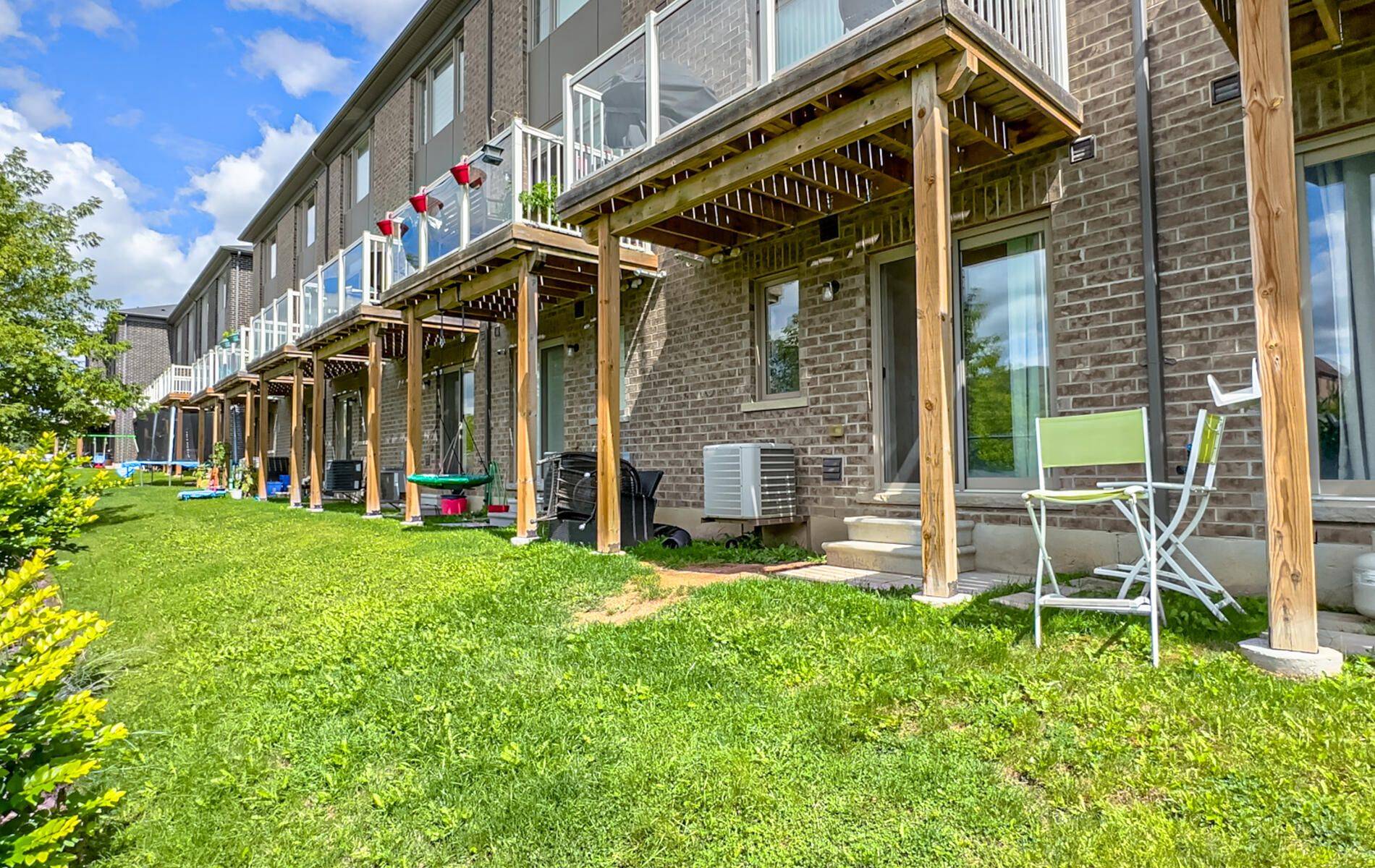 Oshawa, ON L1L 0M5,384 Arctic Red DR #9