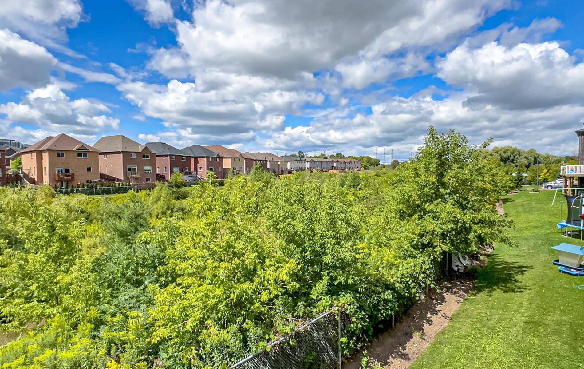 Oshawa, ON L1L 0M5,384 Arctic Red DR #9