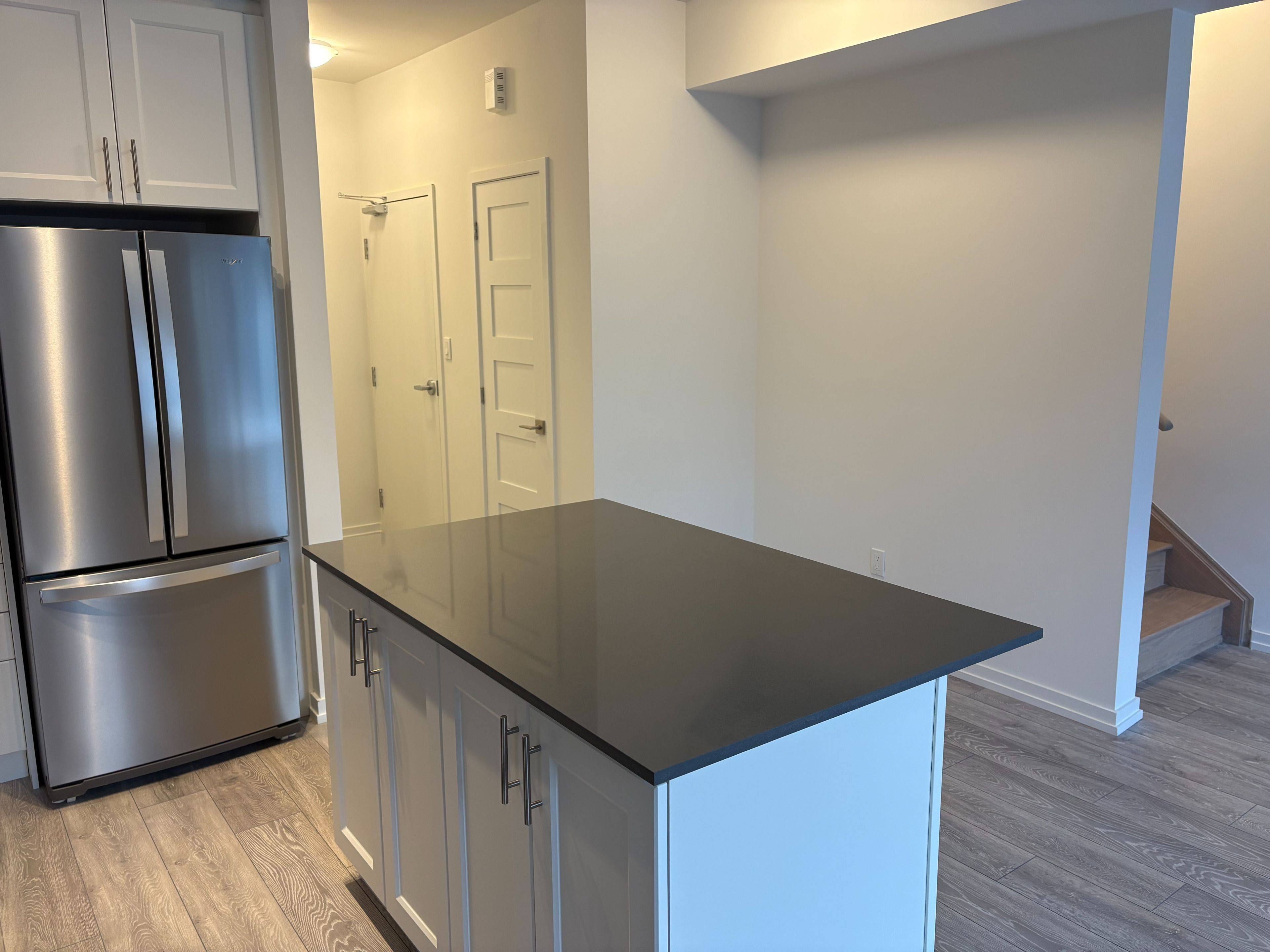 Newmarket, ON L3Y 0H4,20 Lytham Green CIR #18