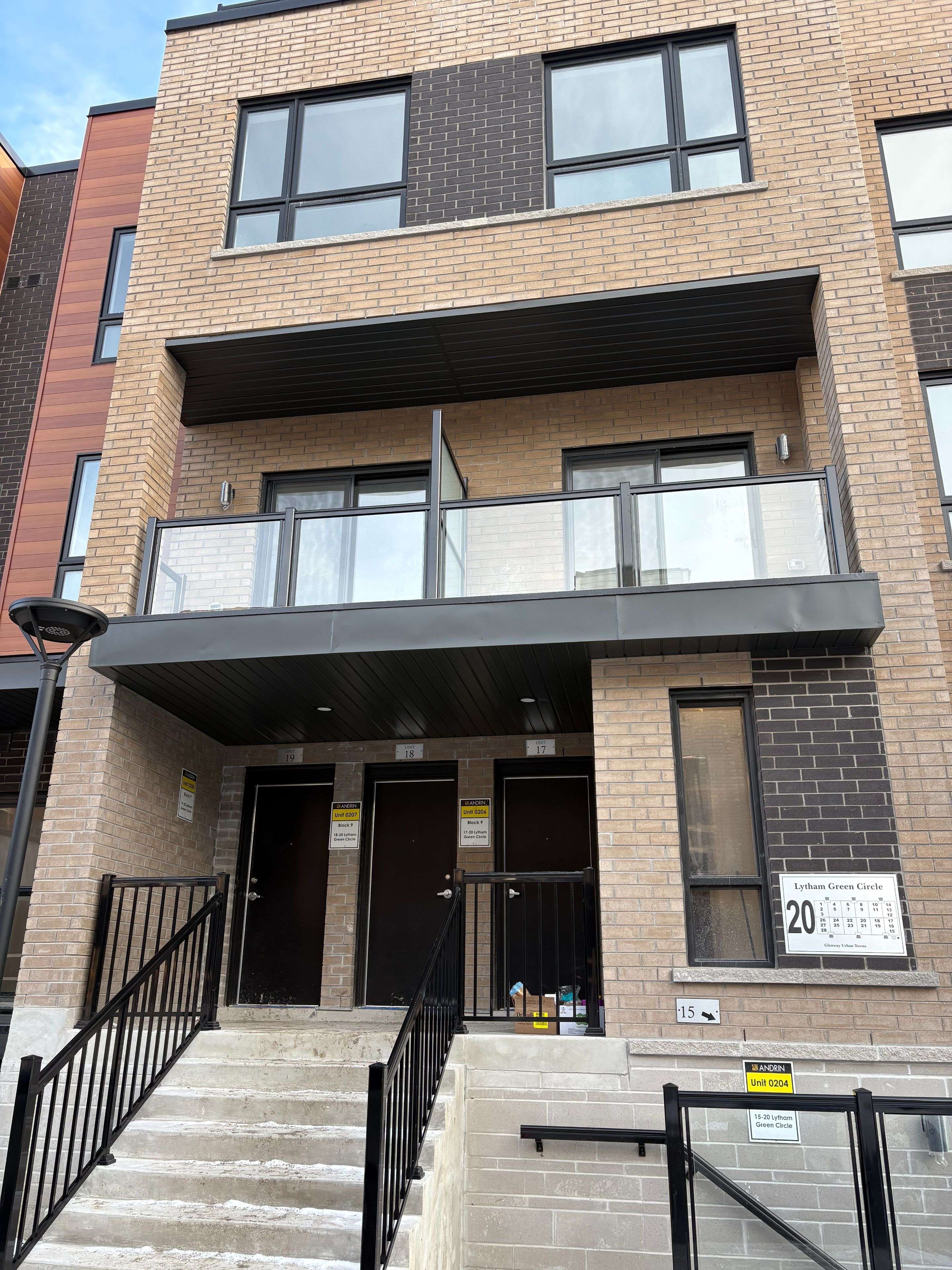 Newmarket, ON L3Y 0H4,20 Lytham Green CIR #18