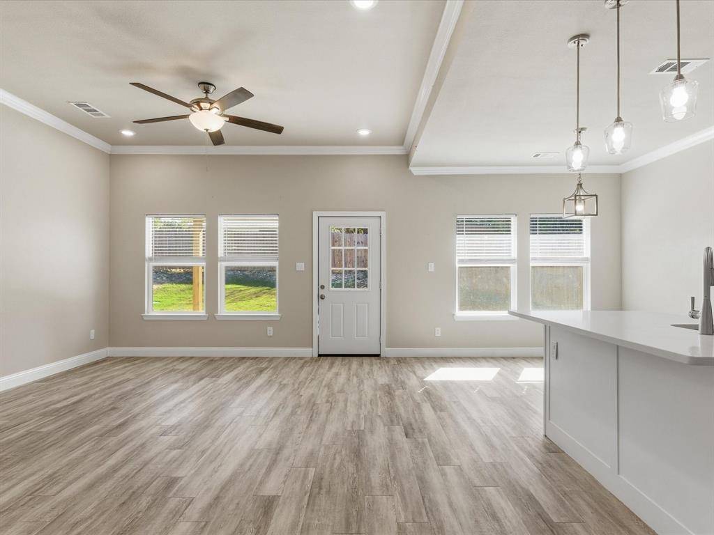 Granbury, TX 76048,1101 Apache Ridge Road