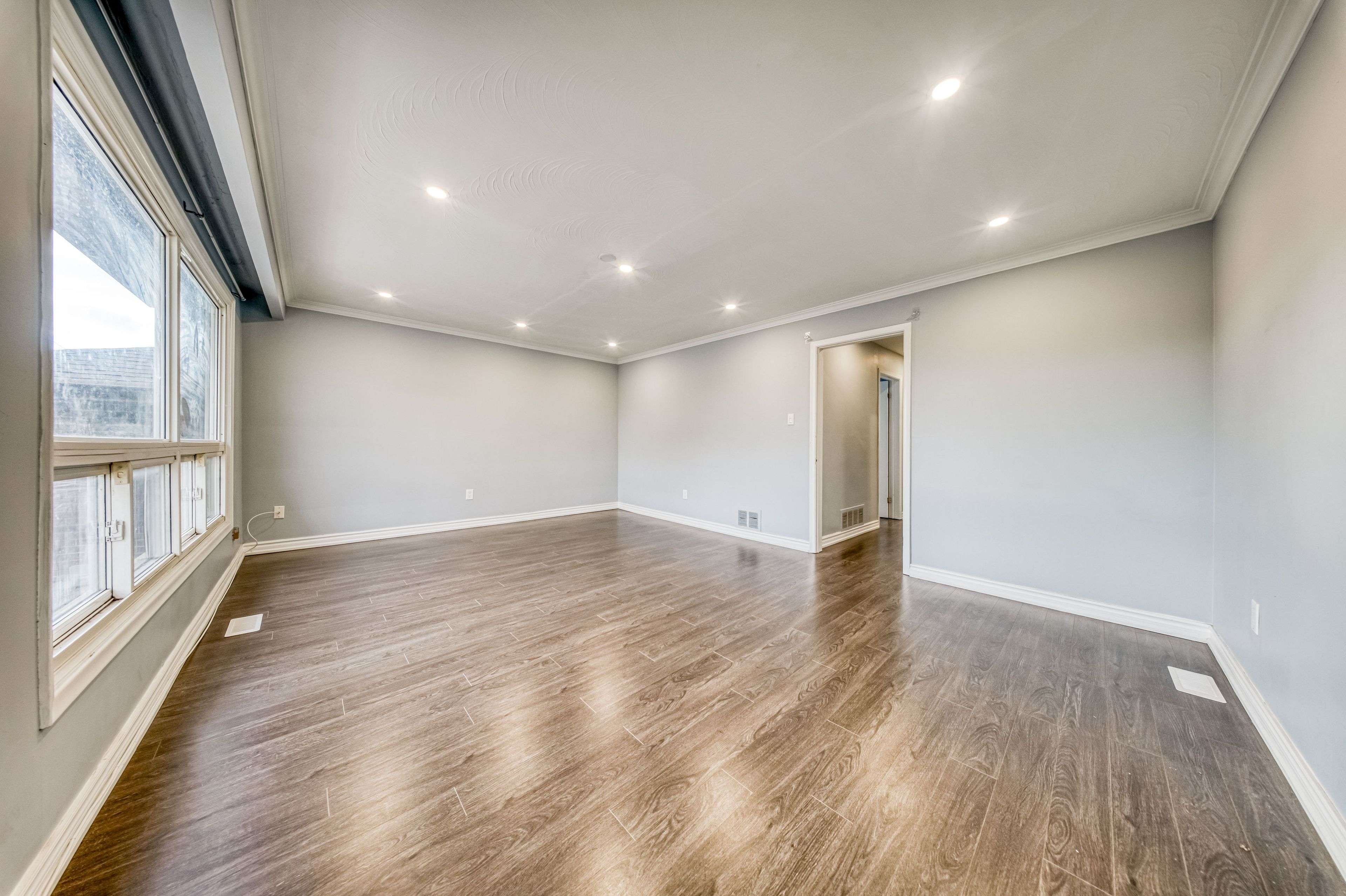 Toronto E06, ON M1L 3Z3,588 Warden AVE #Upper