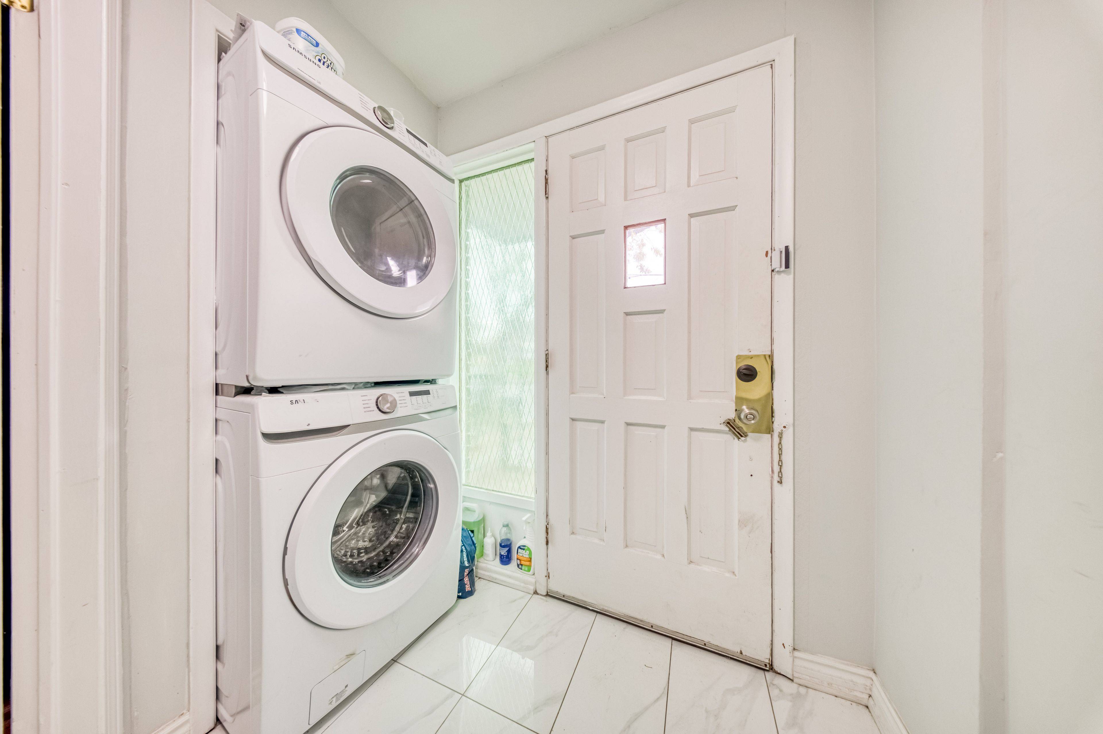 Toronto E06, ON M1L 3Z3,588 Warden AVE #Upper