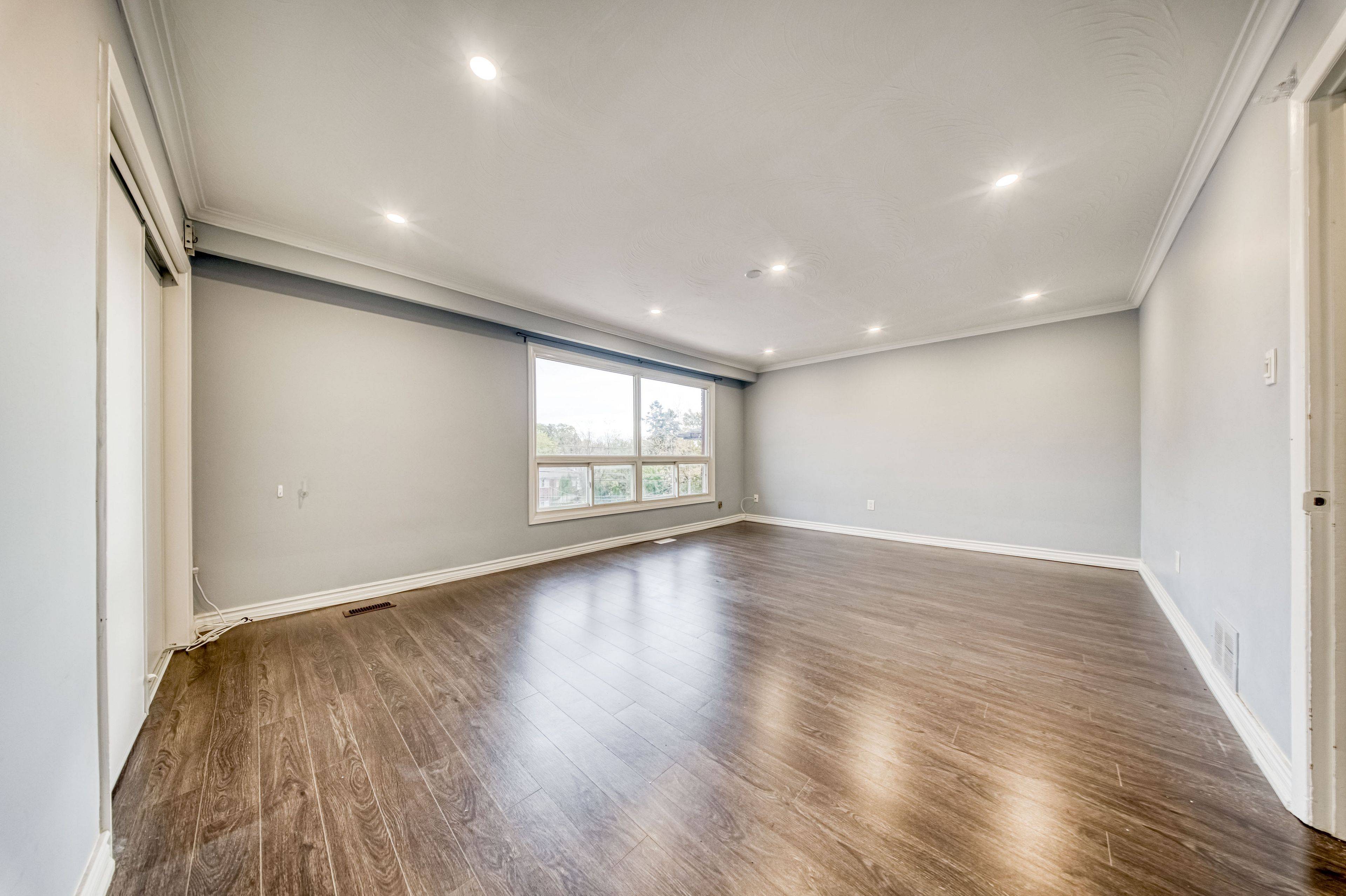 Toronto E06, ON M1L 3Z3,588 Warden AVE #Upper