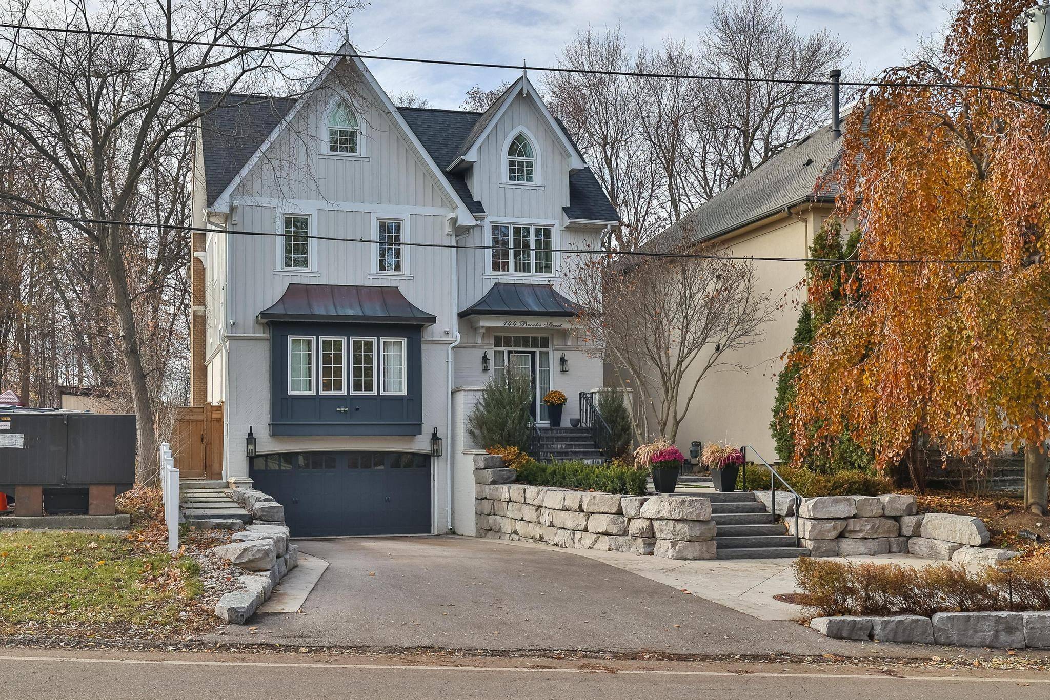 Vaughan, ON L4J 1Y9,144 Brooke ST