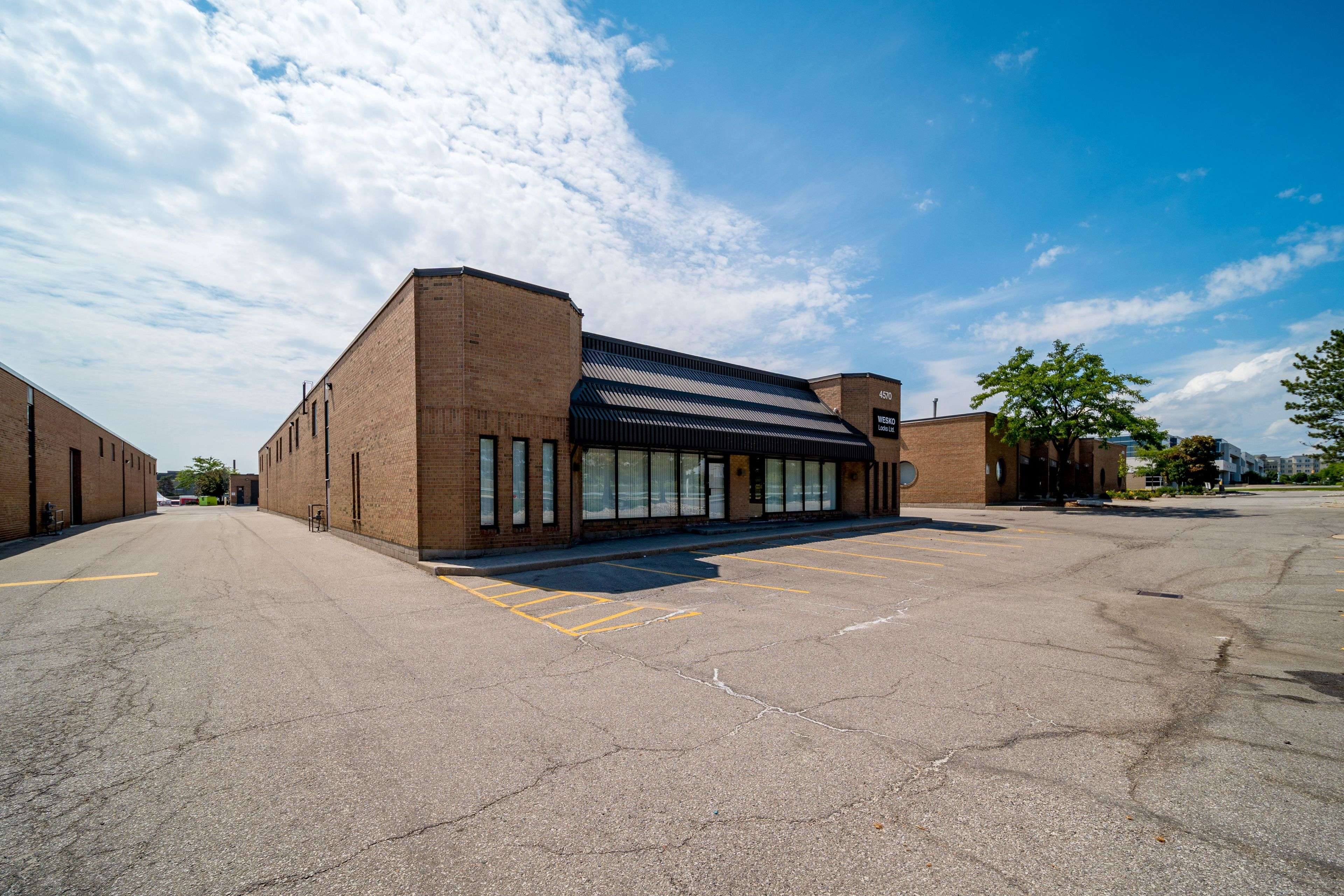 Mississauga, ON L4W 4K4,4570 Eastgate Pkwy