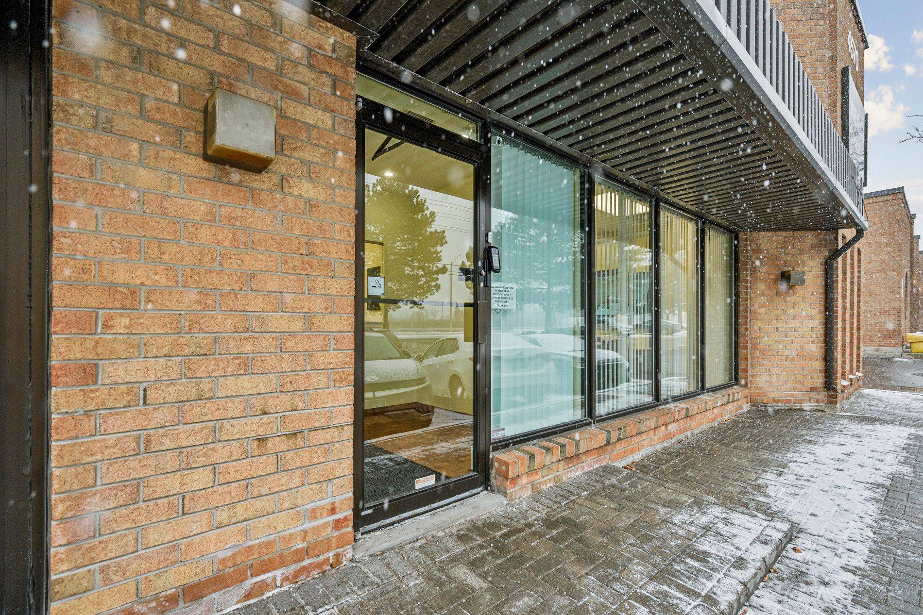 Mississauga, ON L4W 4K4,4570 Eastgate Pkwy