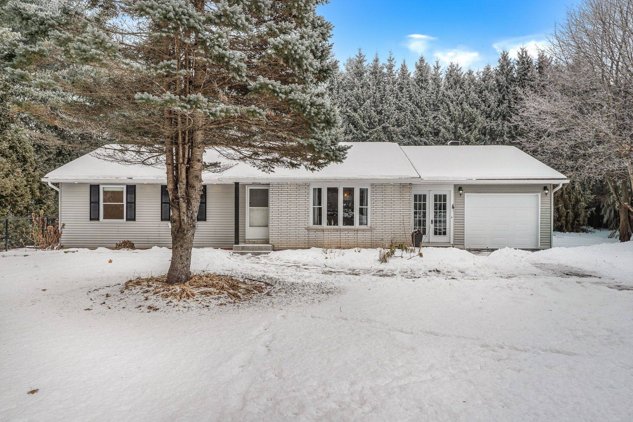 East Hawkesbury, ON K6A 2R2,1261 Golf RD