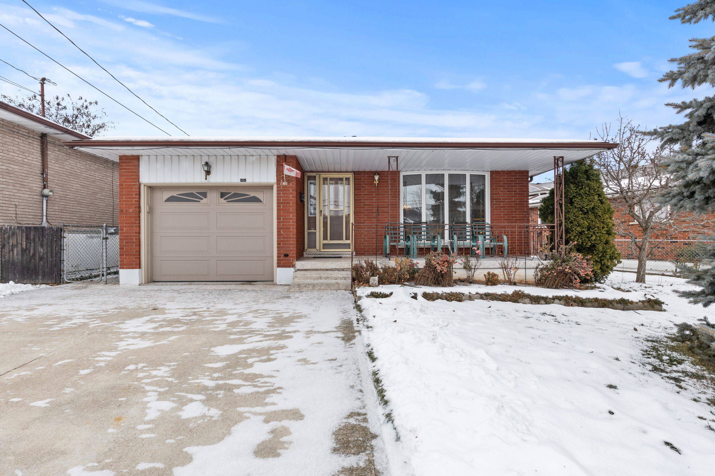 Hamilton, ON L8K 5W5,88 GLEN VALLEY DR
