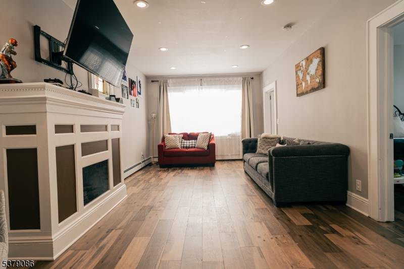 Irvington Twp., NJ 07111,28 Laventhal Ave