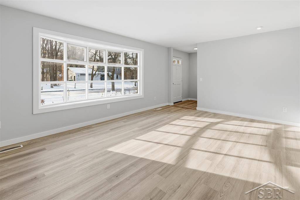 Midland, MI 48640,412 Harper LN