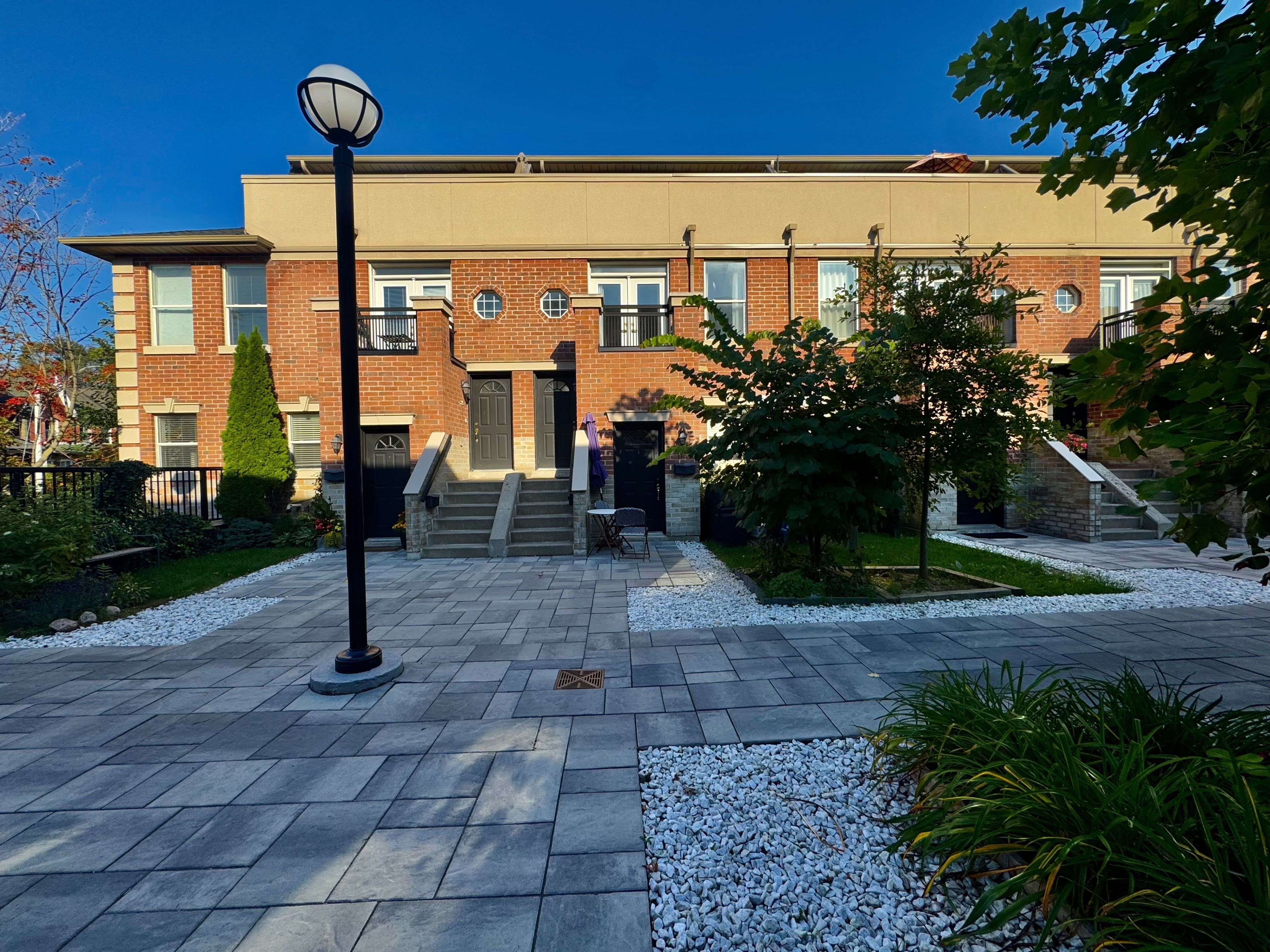 Toronto C01, ON M6J 1R5,51 Halton ST #216