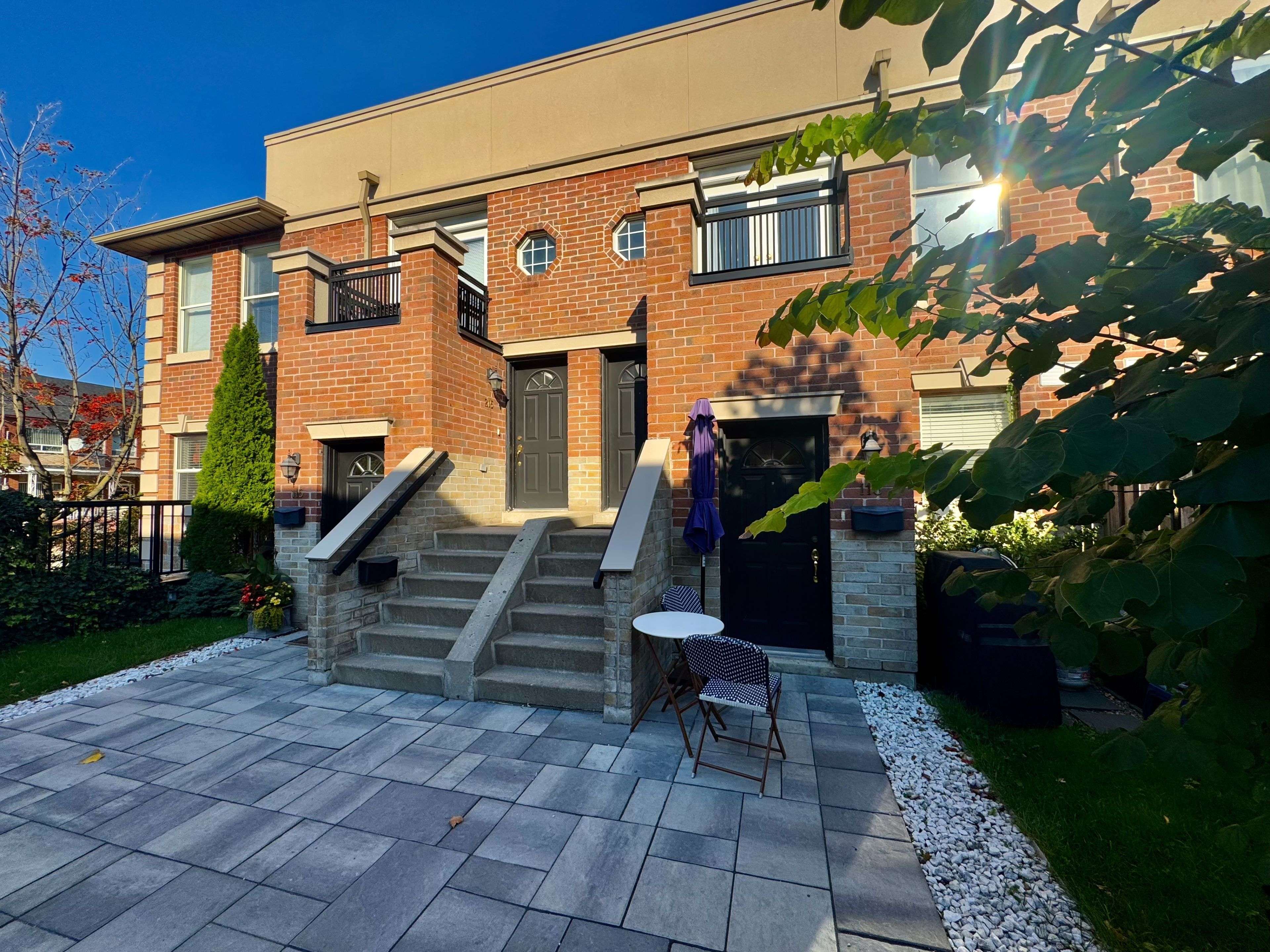 Toronto C01, ON M6J 1R5,51 Halton ST #216