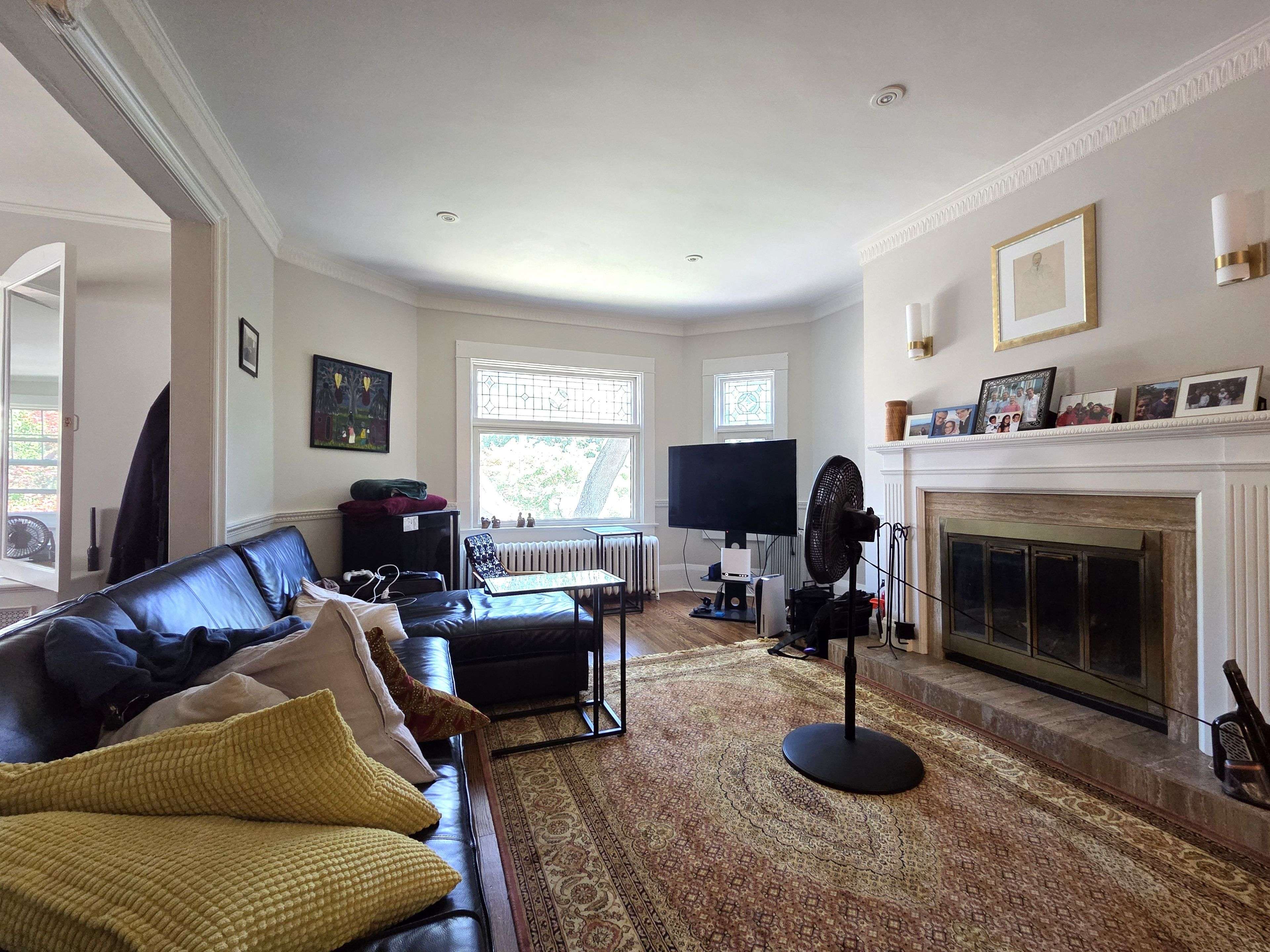 Toronto C02, ON M4V 2B2,2 Bryce AVE #2