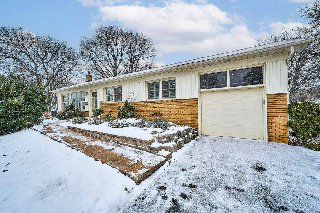 Whitby, ON L1N 1W7,600 Colborne ST E