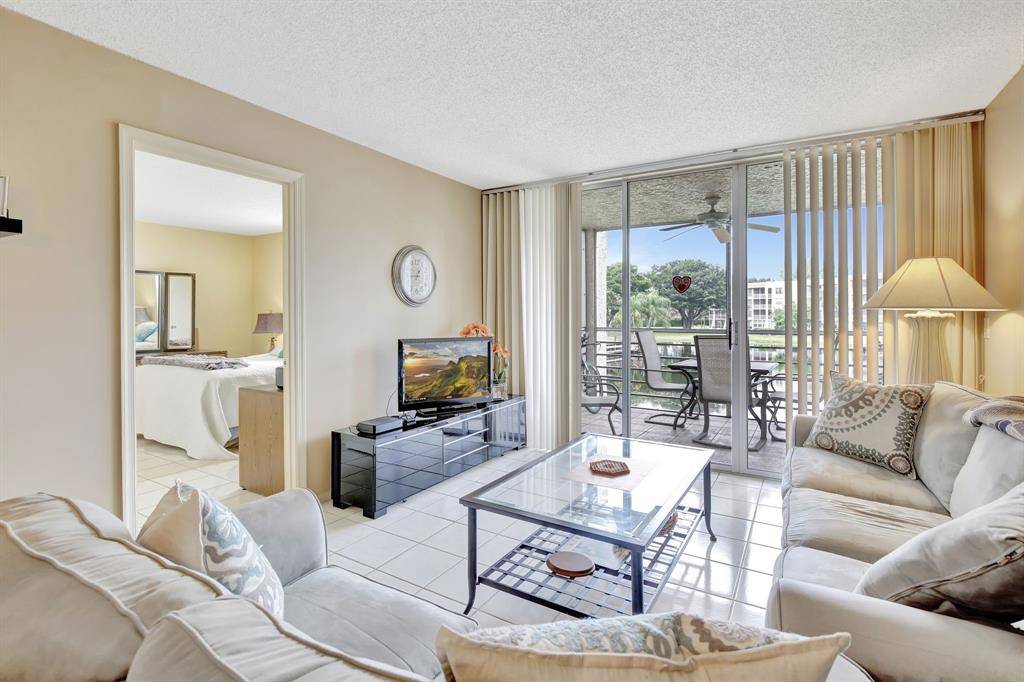 Davie, FL 33324,9311 Orange Grove Dr #210