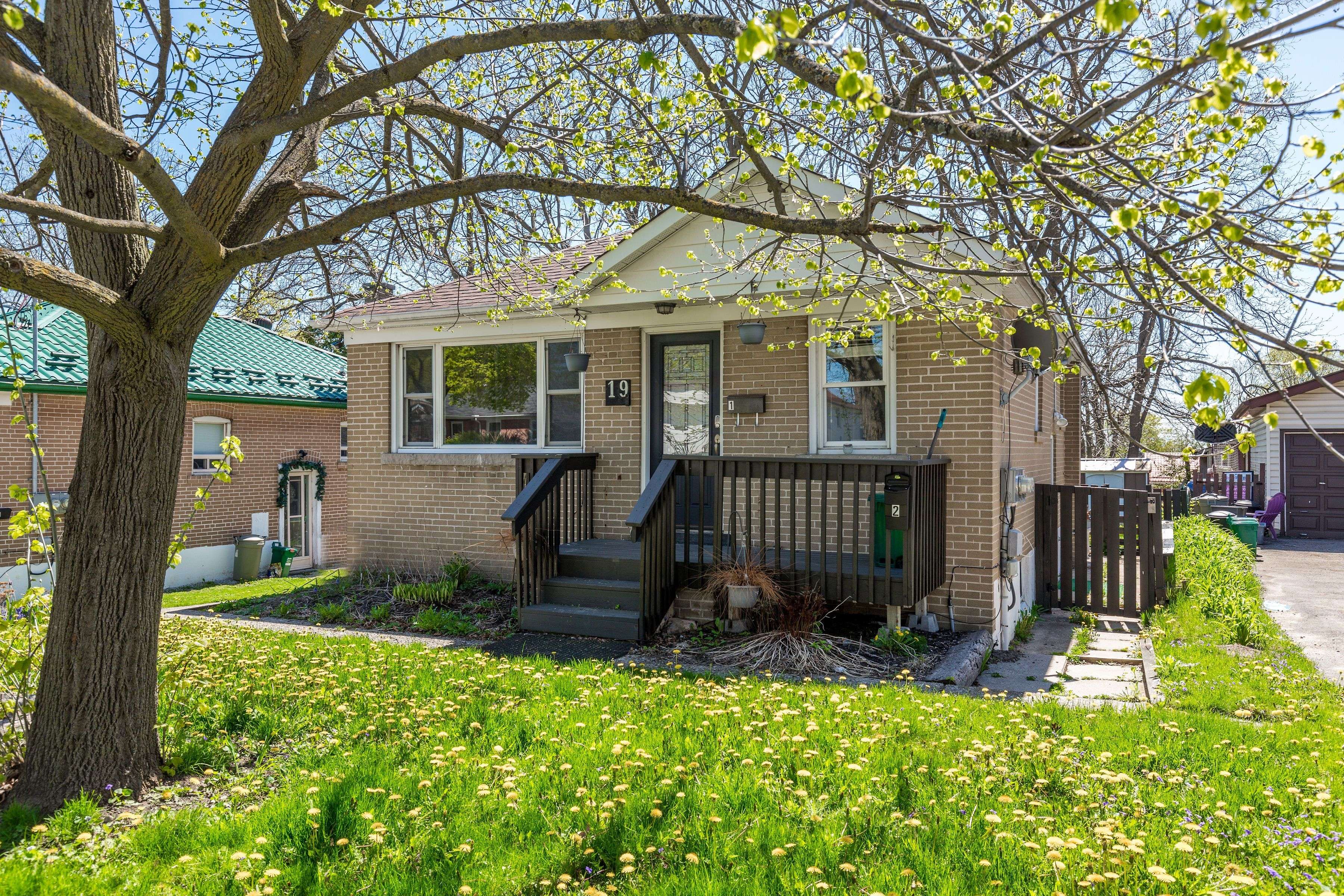 Barrie, ON L4M 2S3,19 Agnes ST #Basement