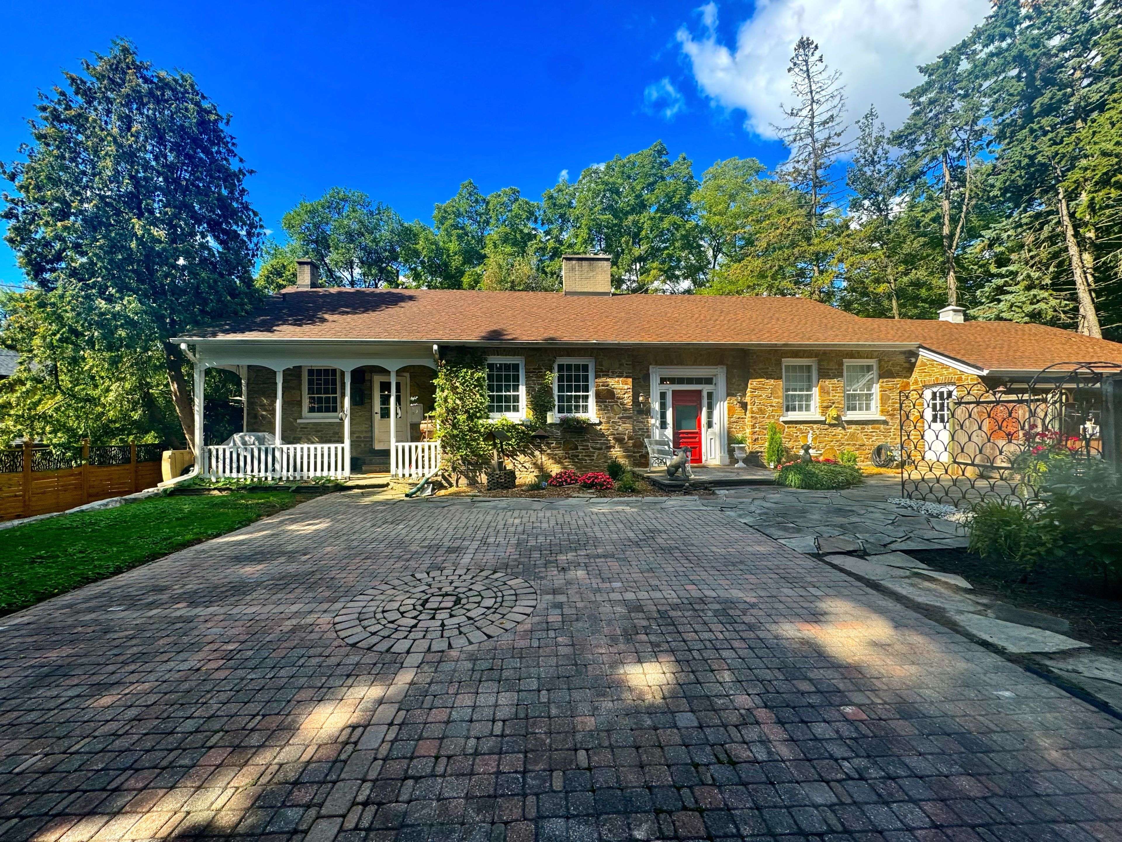 Toronto W09, ON M9P 1Y3,85 Yorkleigh AVE