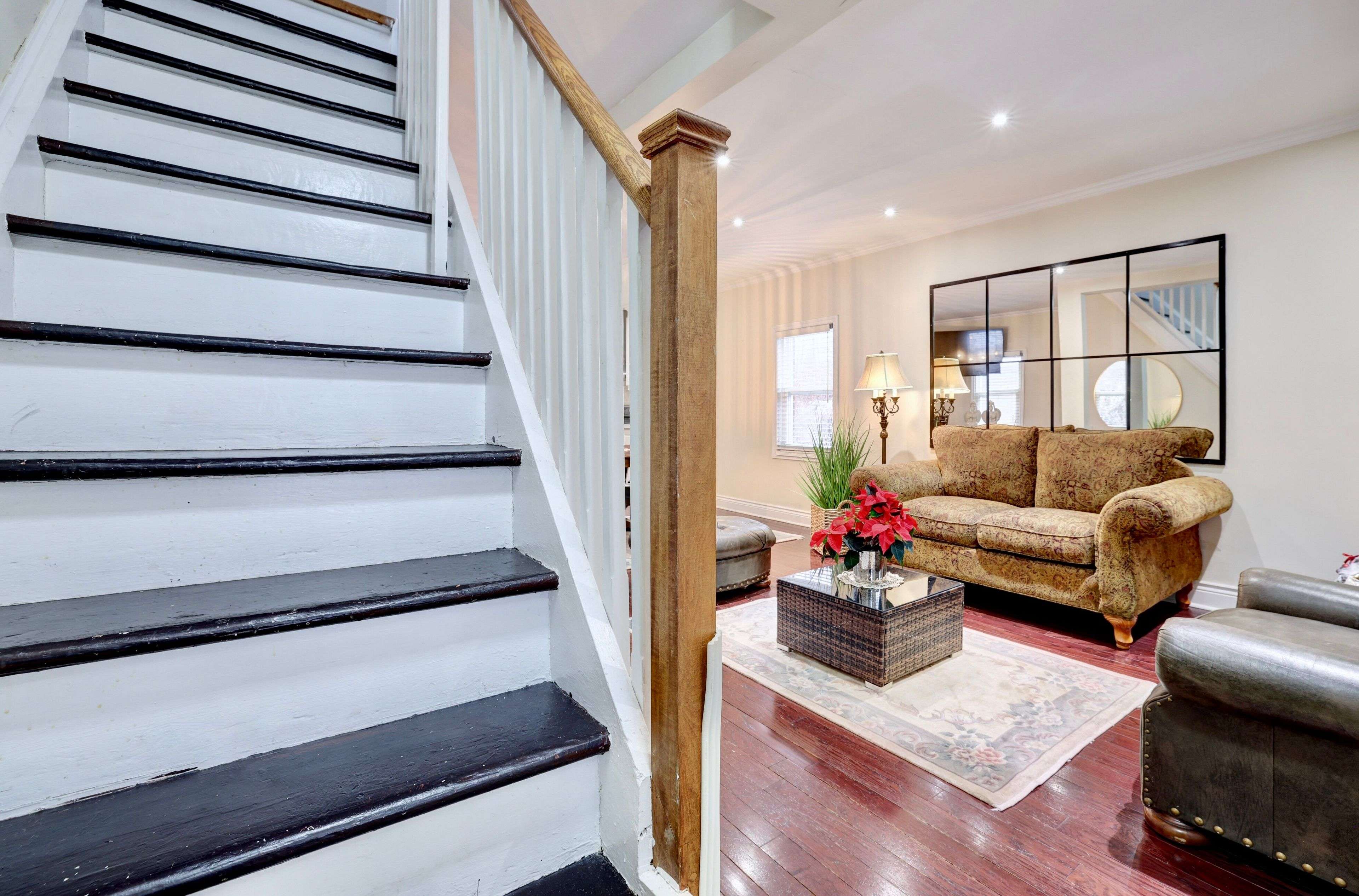 Mississauga, ON L5E 2M5,1106 Haig BLVD