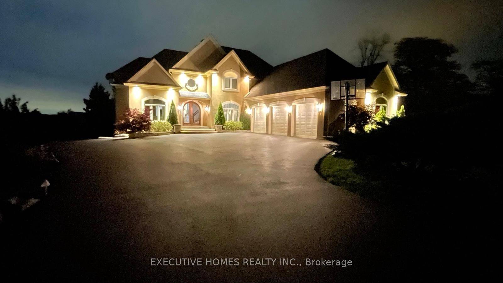 Hamilton, ON L8J 3B9,769 Mud ST E