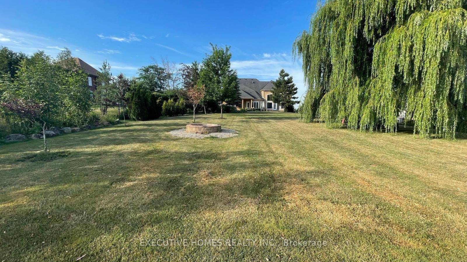 Hamilton, ON L8J 3B9,769 Mud ST E