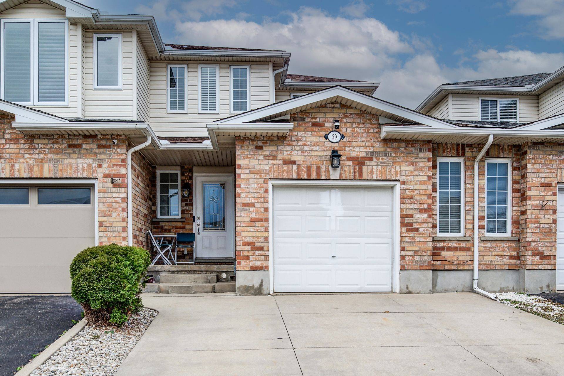 Cambridge, ON N1T 2C4,29 Chester DR