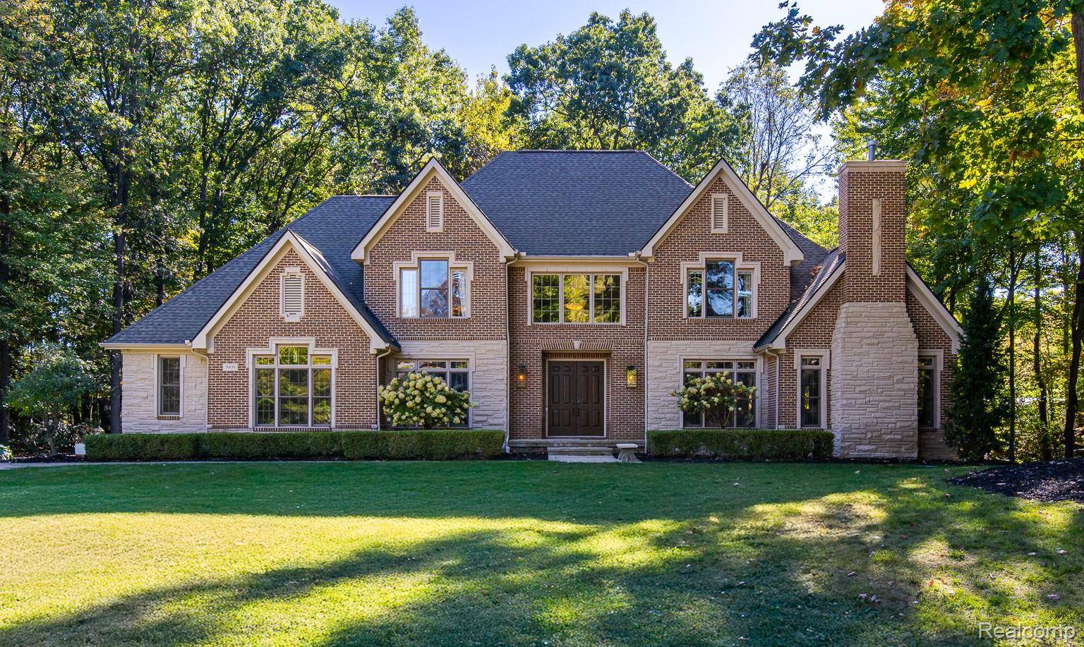 Clarkston, MI 48348,9909 Kingston RDG