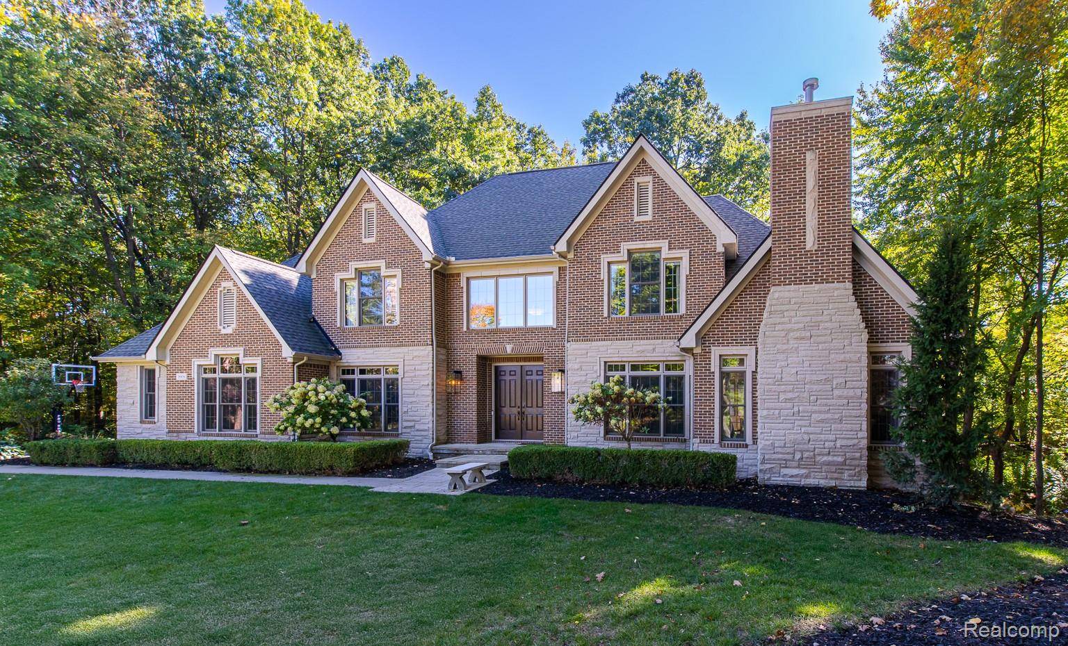 Clarkston, MI 48348,9909 Kingston RDG