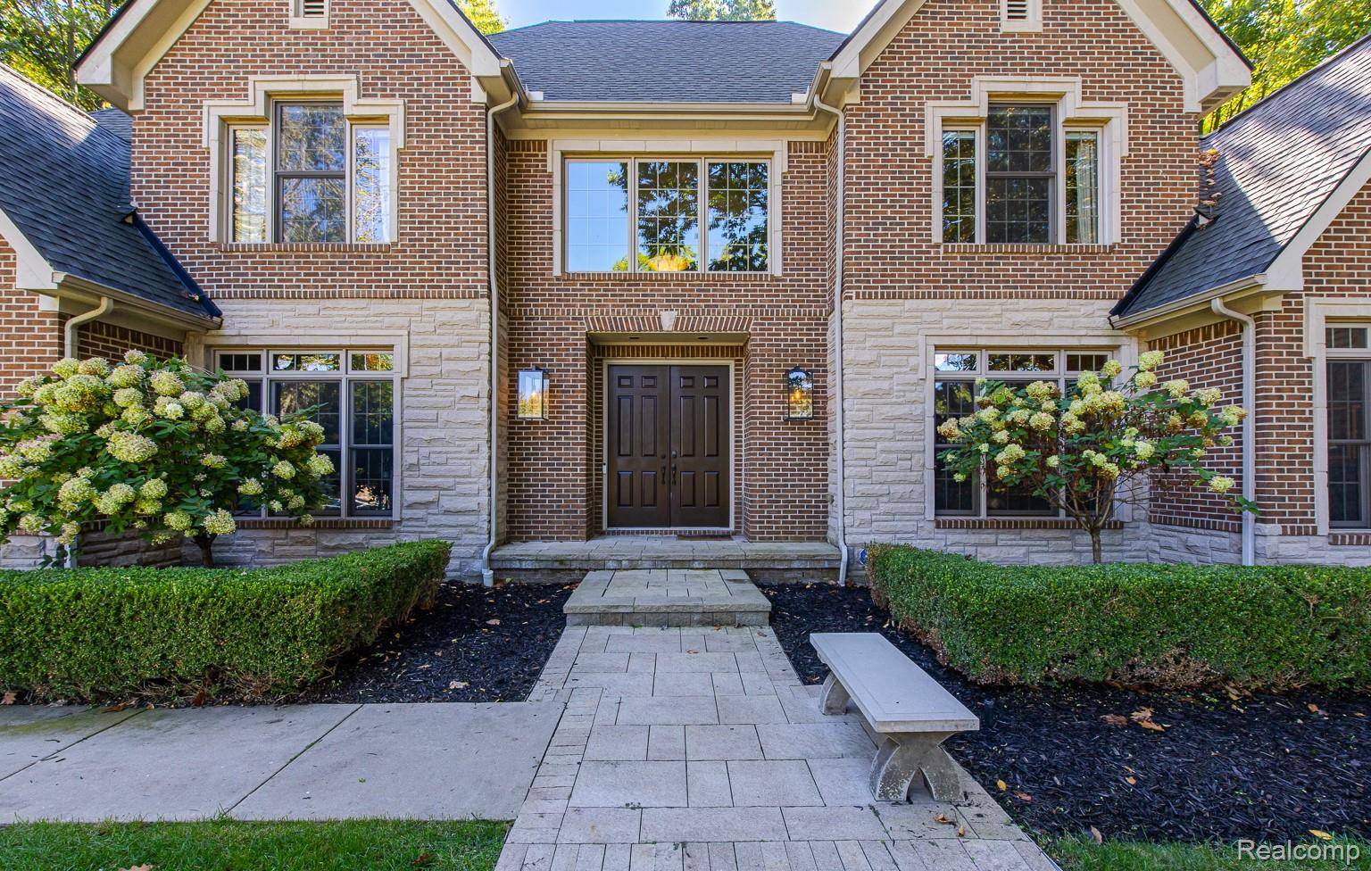 Clarkston, MI 48348,9909 Kingston RDG