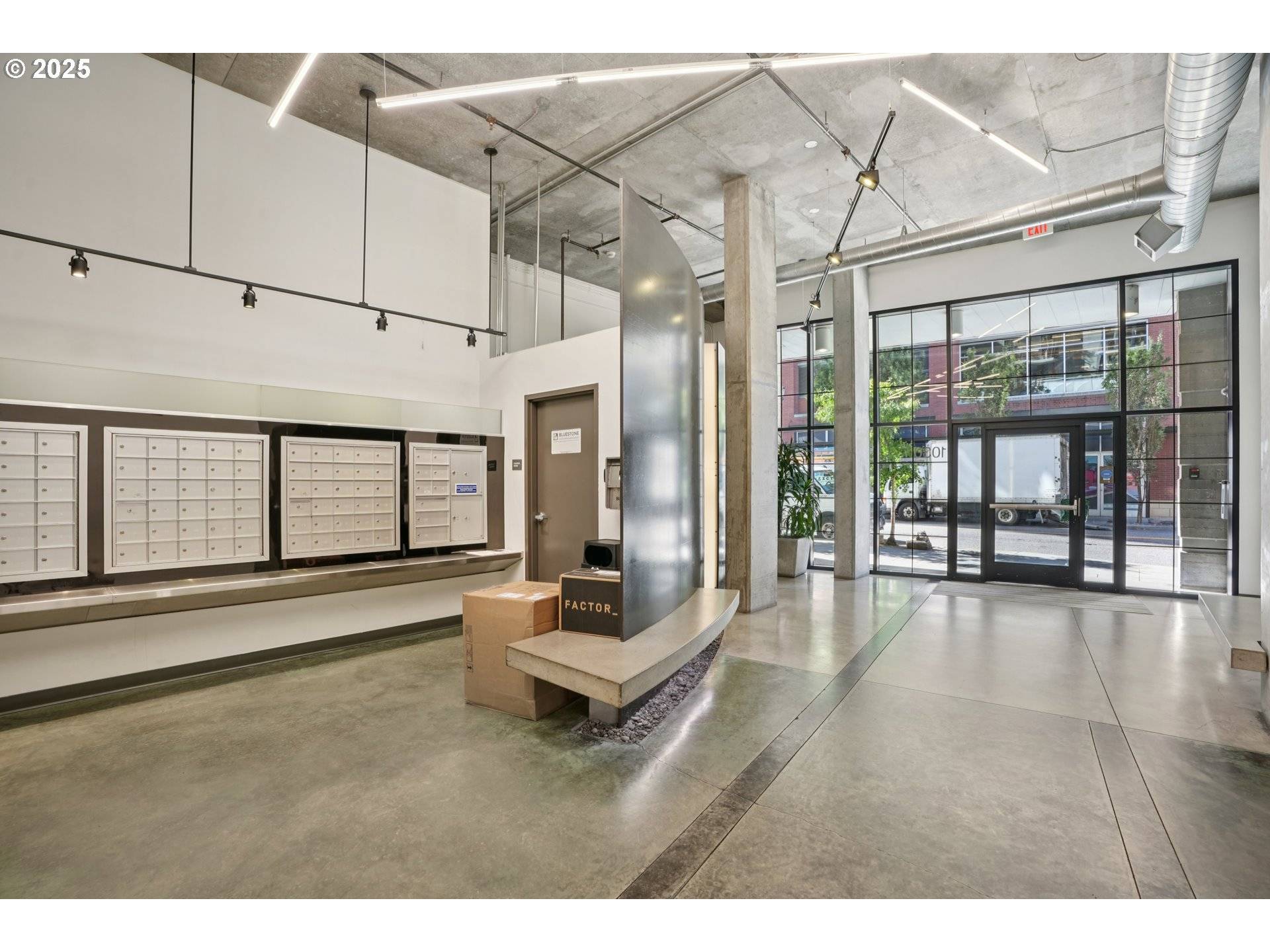 Portland, OR 97209,1030 NW 12TH AVE #327