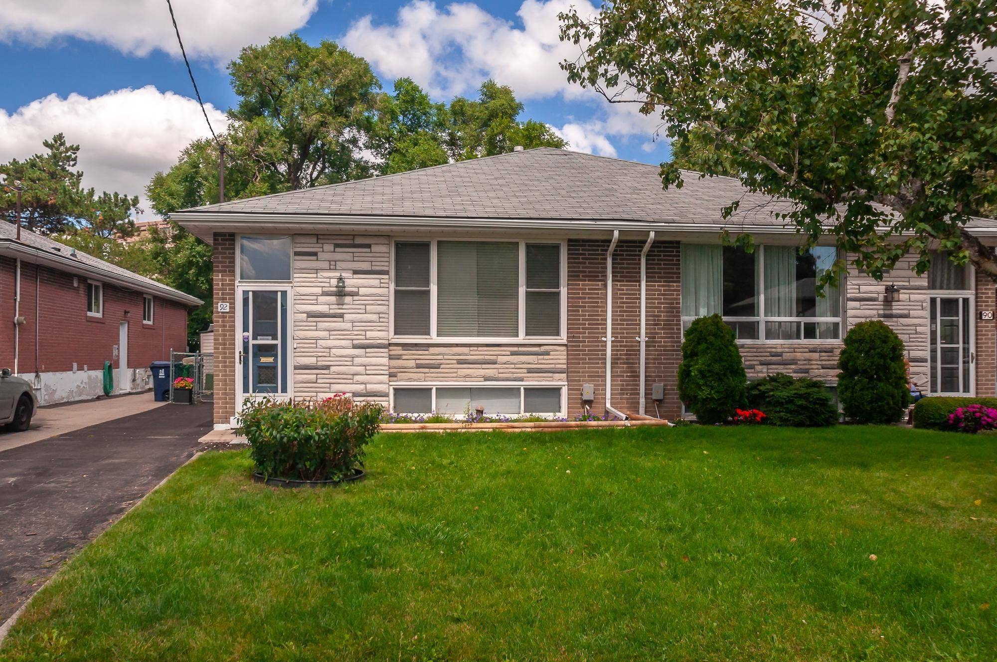 Toronto C13, ON M3A 2H1,92 Fortrose CRES