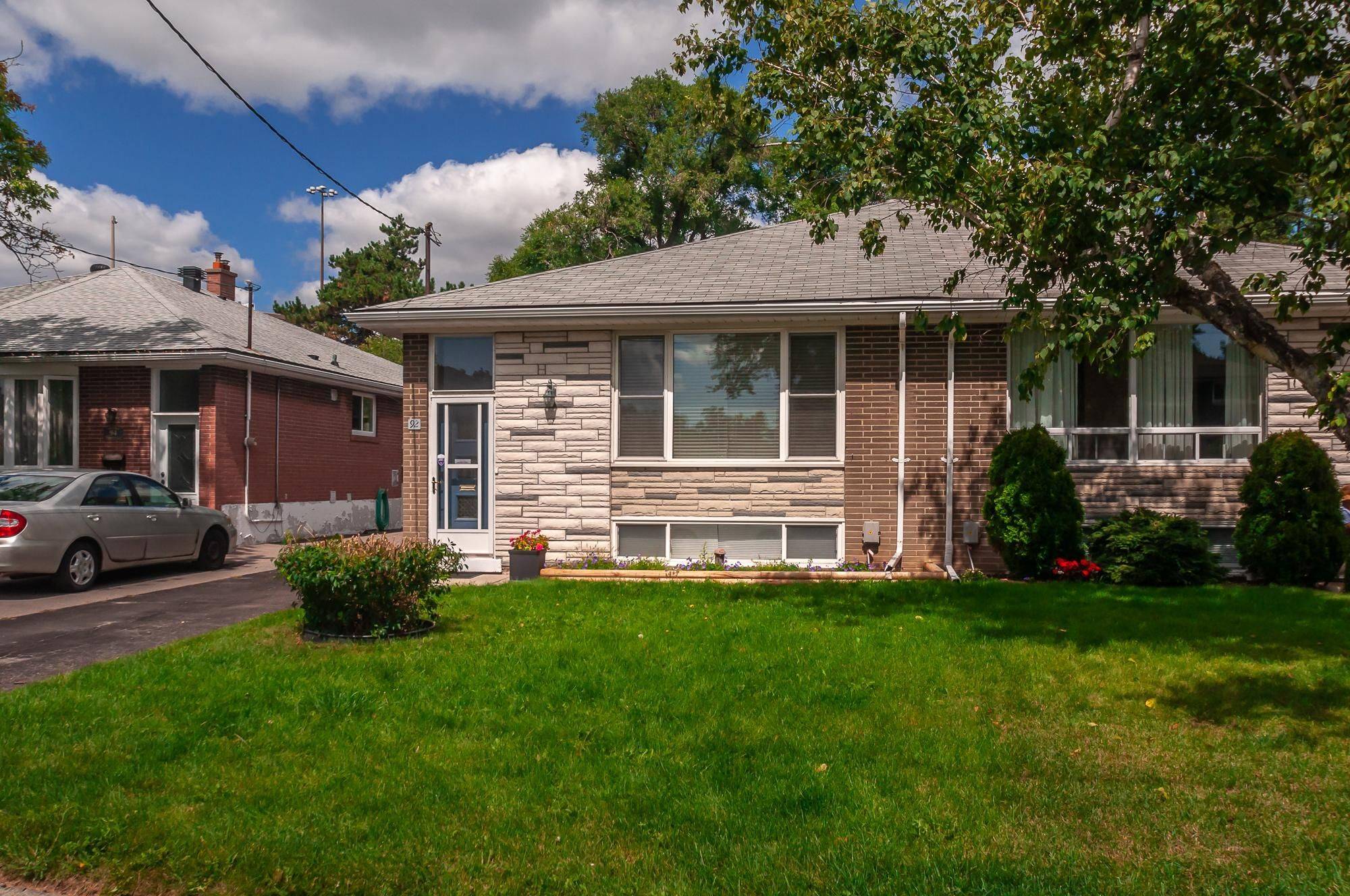 Toronto C13, ON M3A 2H1,92 Fortrose CRES