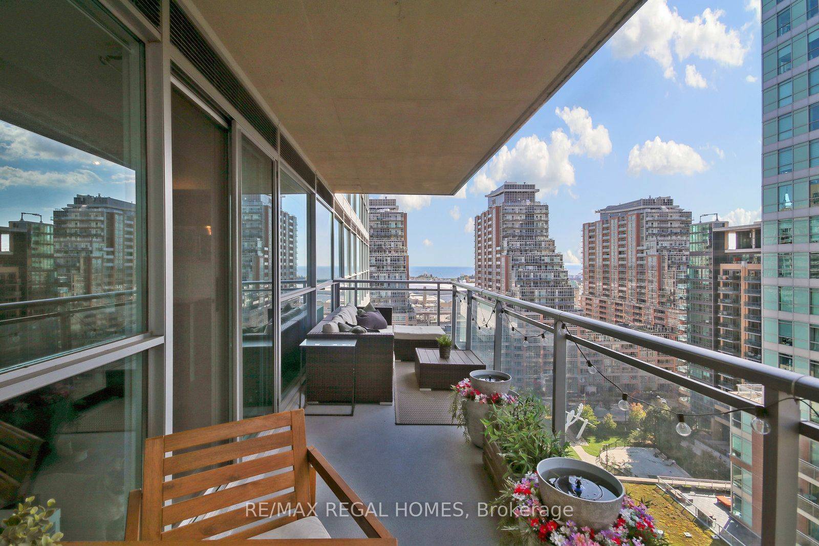 Toronto C01, ON M6K 3S1,80 Western Battery RD #1512