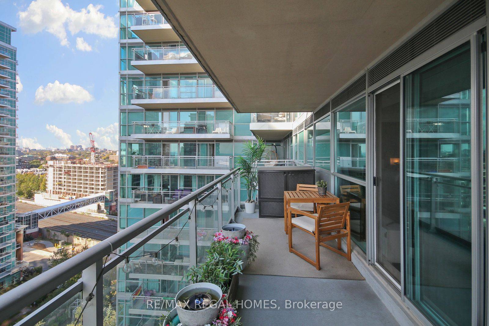 Toronto C01, ON M6K 3S1,80 Western Battery RD #1512