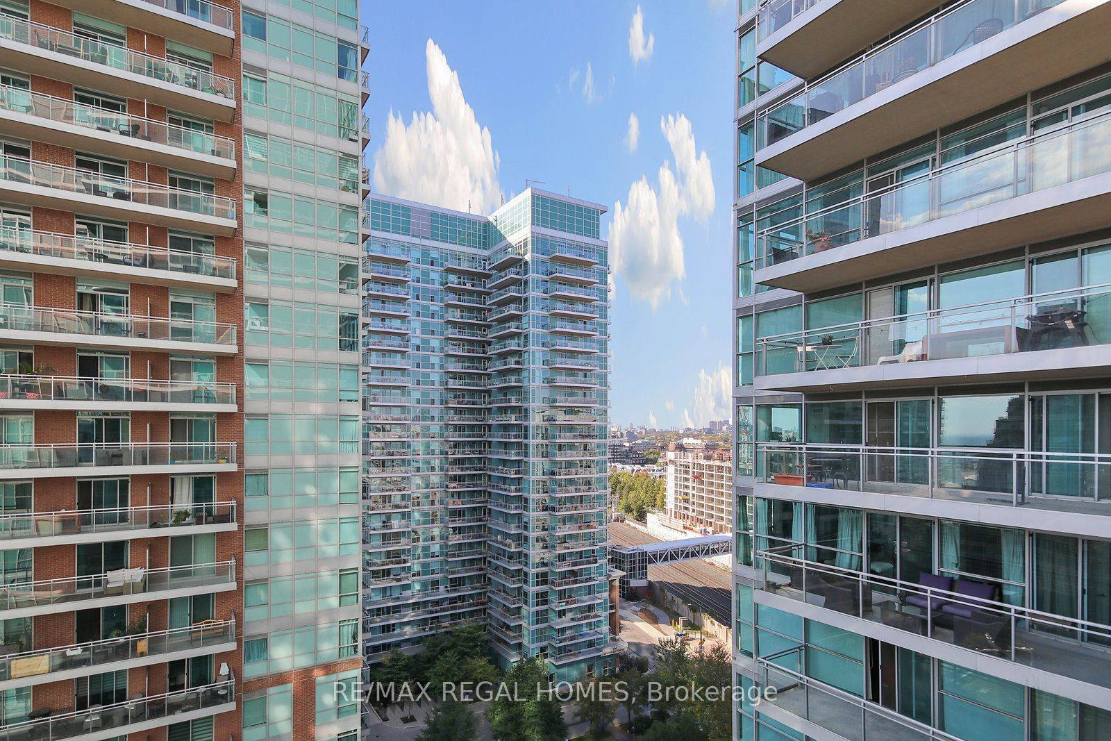 Toronto C01, ON M6K 3S1,80 Western Battery RD #1512