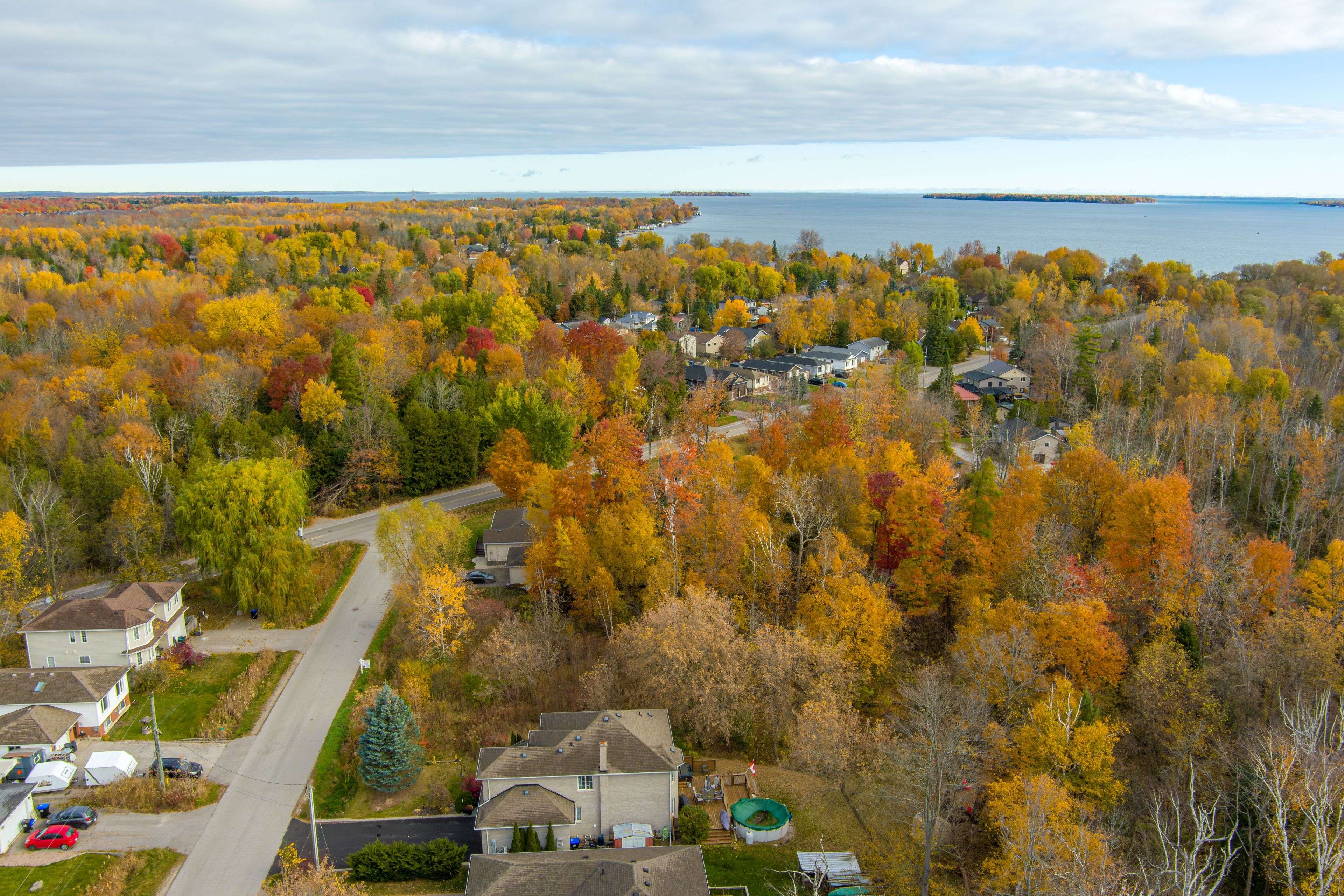 Innisfil, ON L0L 1C0,909C Willow ST