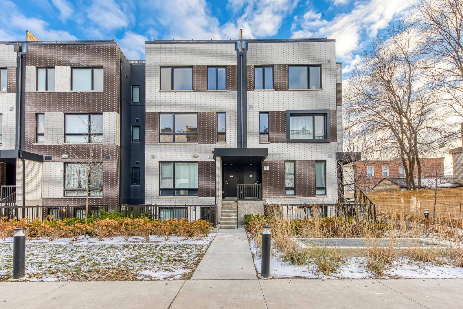 Toronto W03, ON M6N 0B5,30 Ed Clark Gardens BLVD #TH11