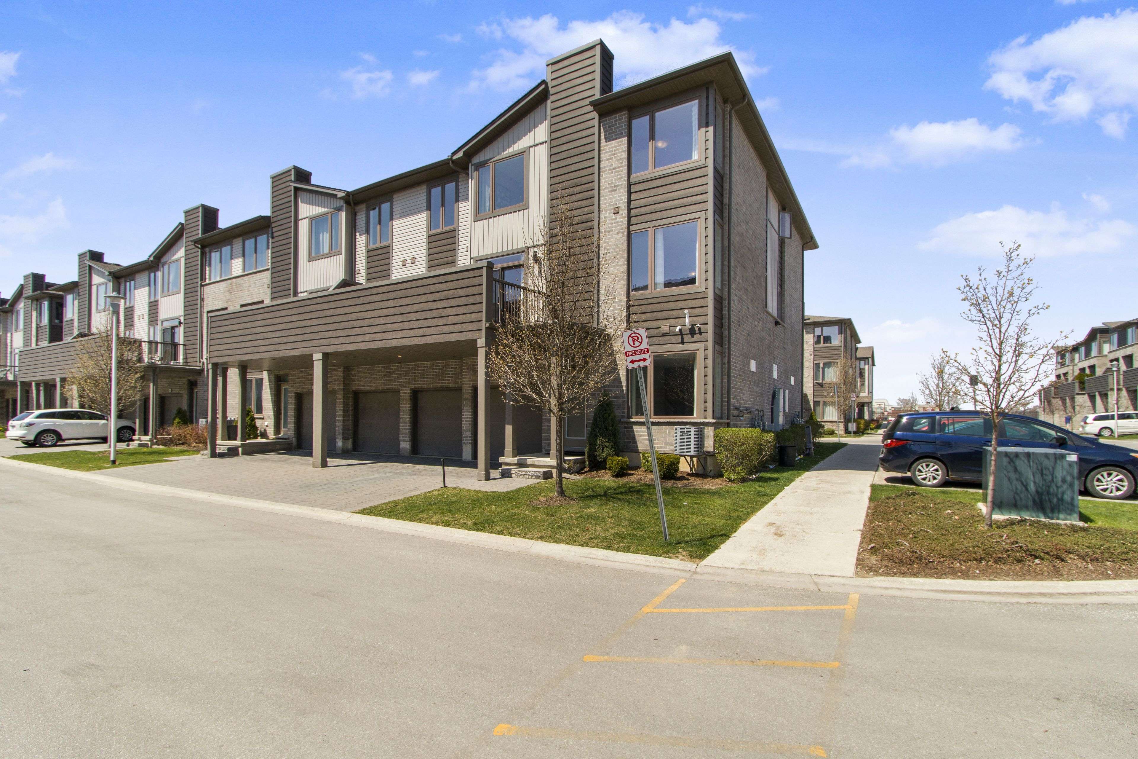 London North, ON N6G 0T8,1960 Dalmagarry RD #98