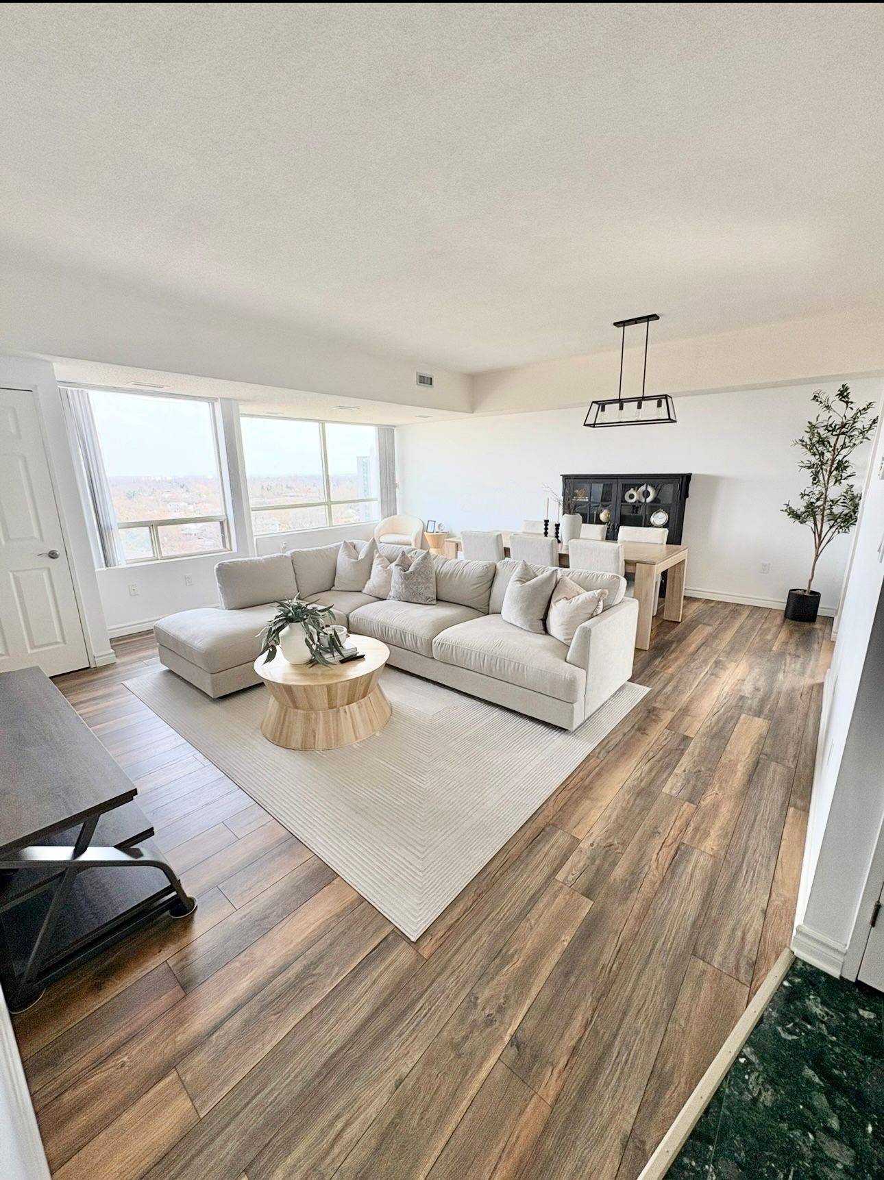 London South, ON N6K 4K3,744 Wonderland RD S #1206