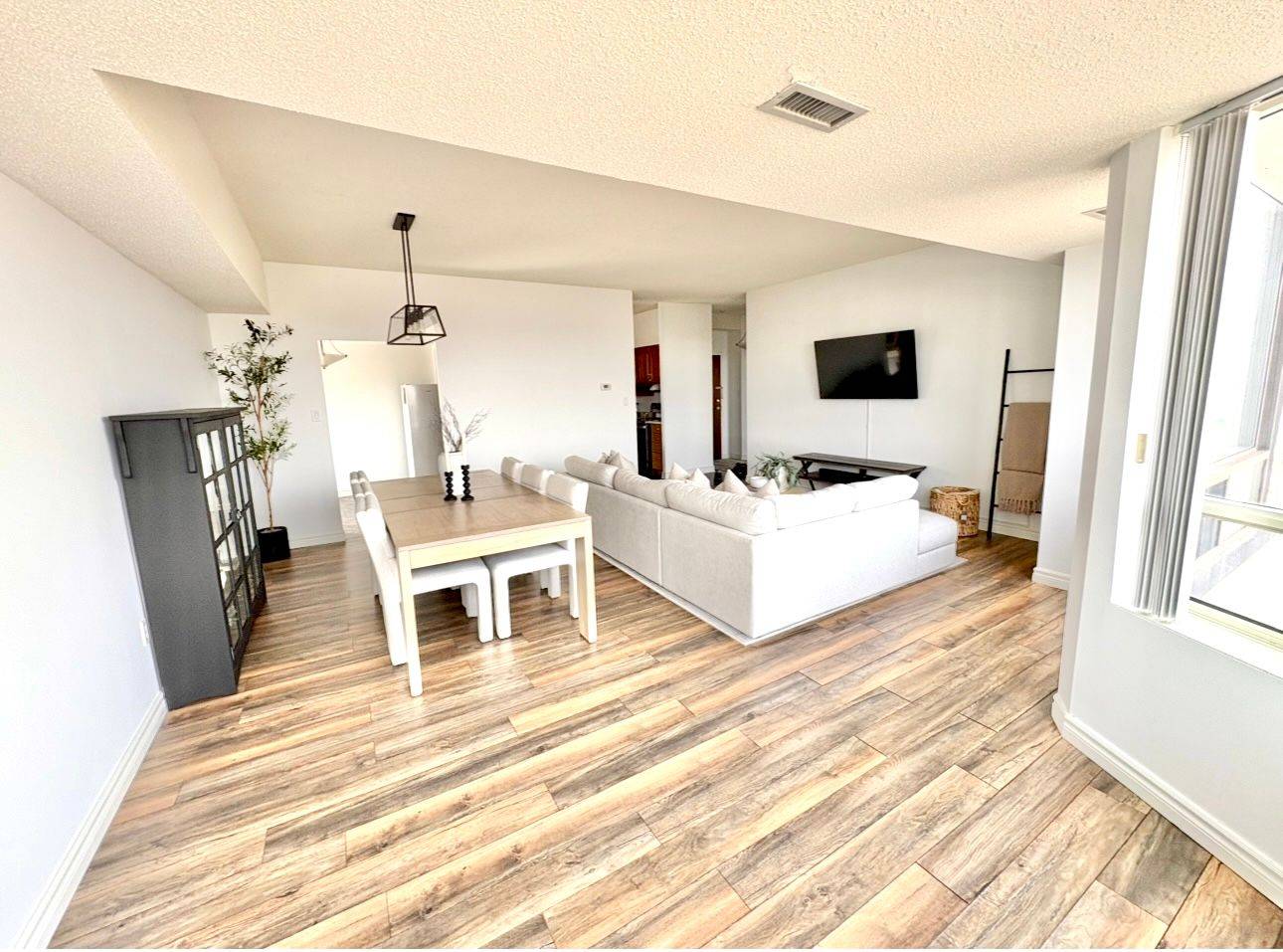 London South, ON N6K 4K3,744 Wonderland RD S #1206